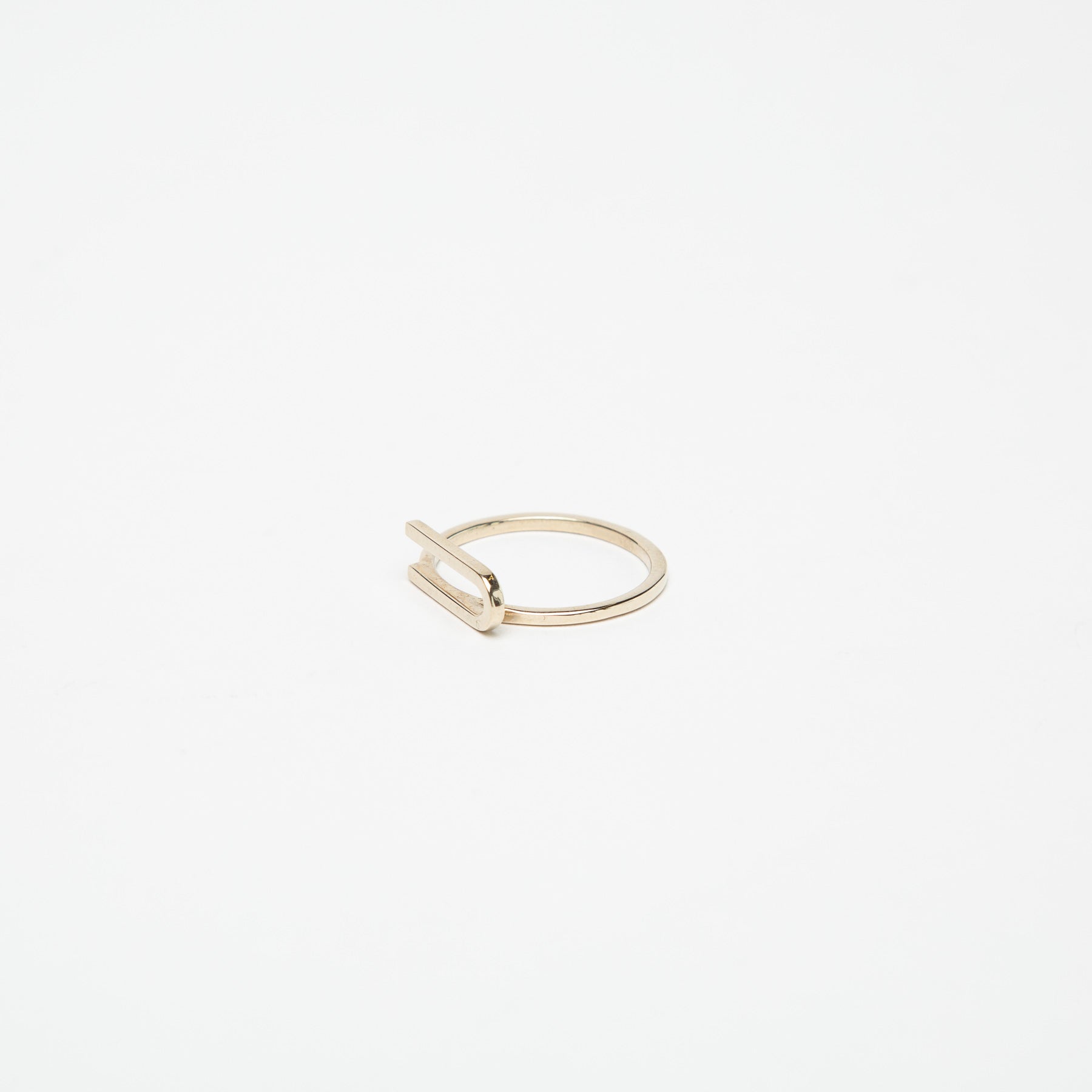 KWIT | 14K GOLD LETTER U RING