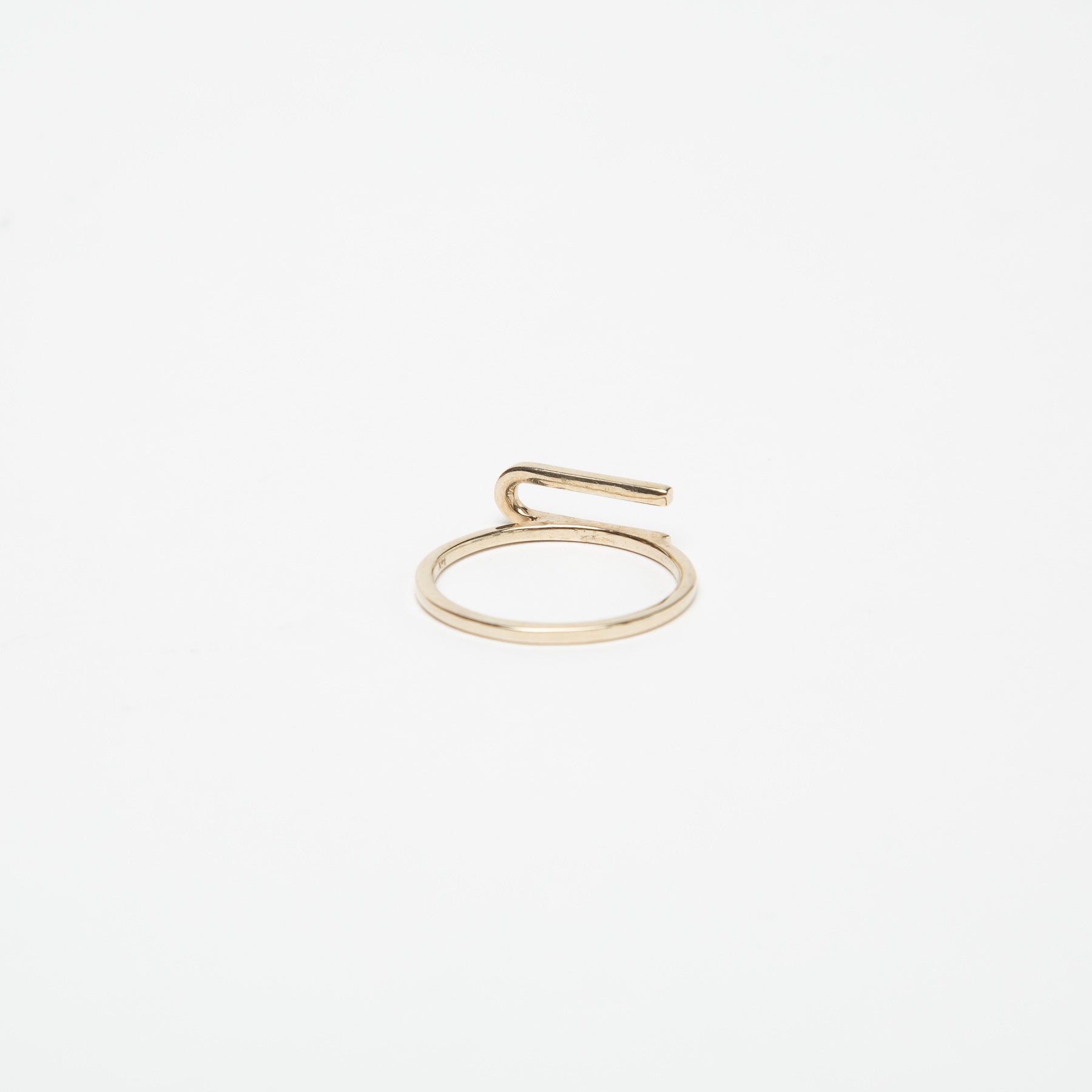 KWIT | 14K GOLD LETTER U RING - MAXFIELD LA
