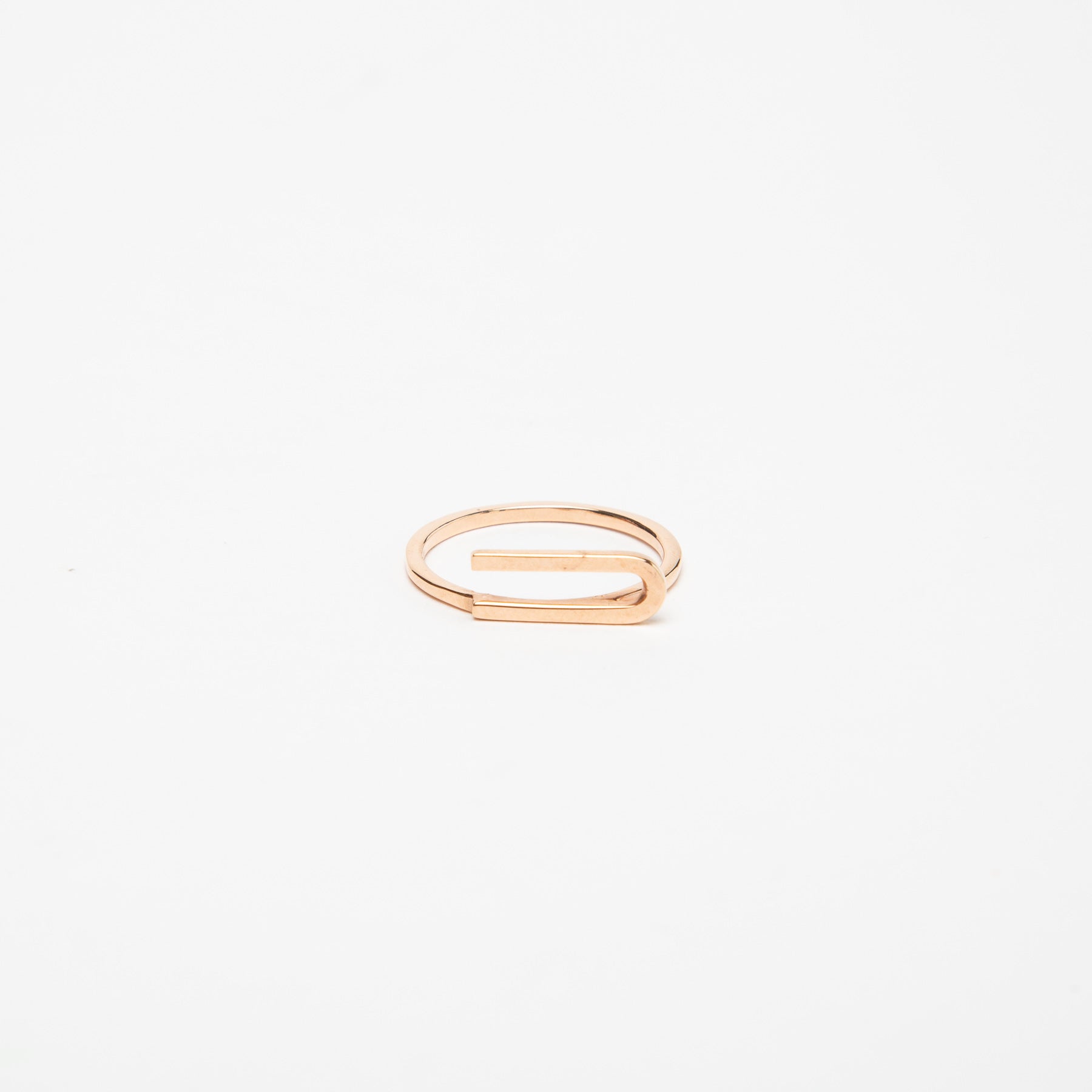 KWIT | 14K GOLD LETTER U RING - MAXFIELD LA