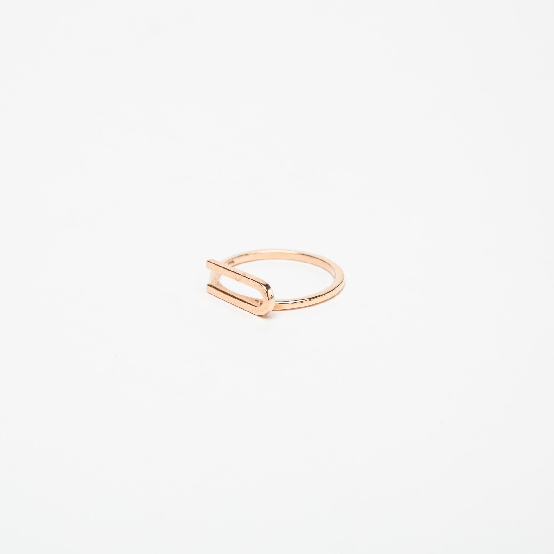 KWIT | 14K GOLD LETTER U RING - MAXFIELD LA