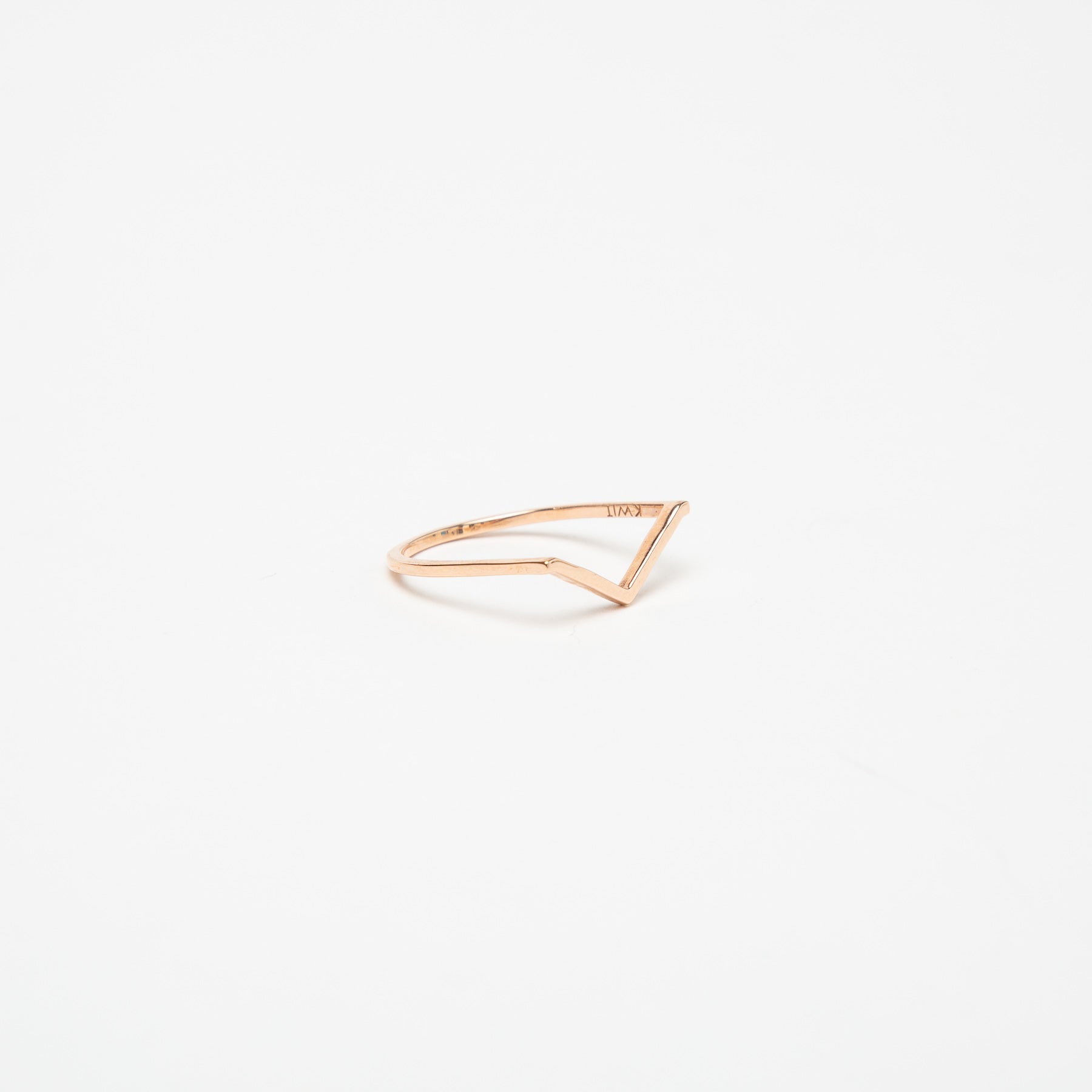 KWIT | 14K ROSE GOLD LETTER V RING - MAXFIELD LA