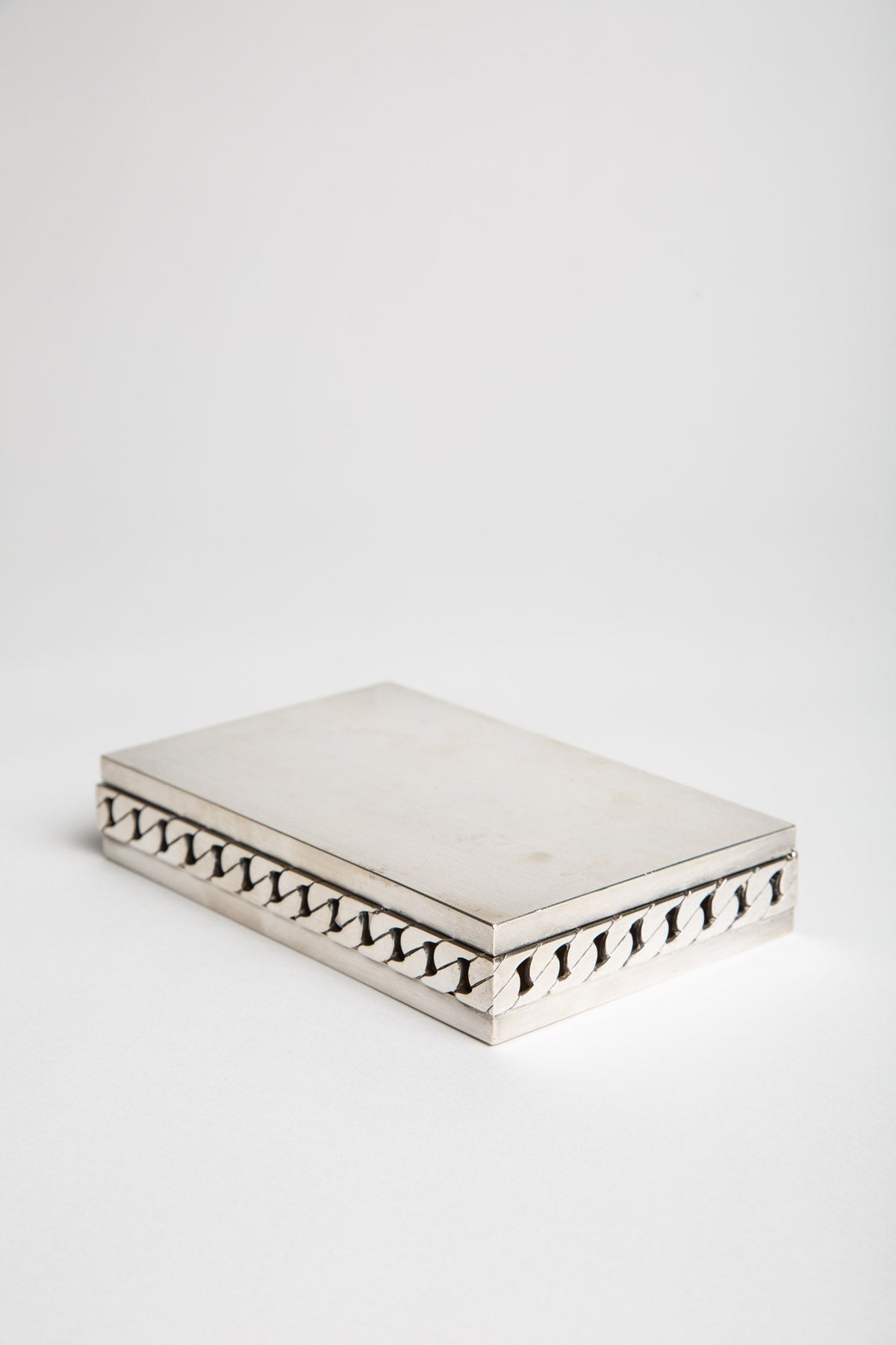 GUCCI | VINTAGE STERLING SILVER BOX WITH CHAIN MOTIF - MAXFIELD LA
