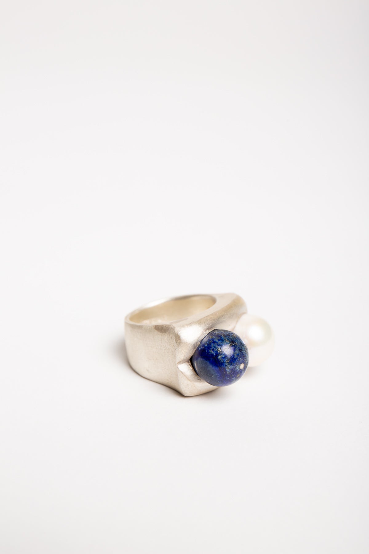 TRIN-KET | STERLING SILVER FRESH WATER PEARL LAPIS RING