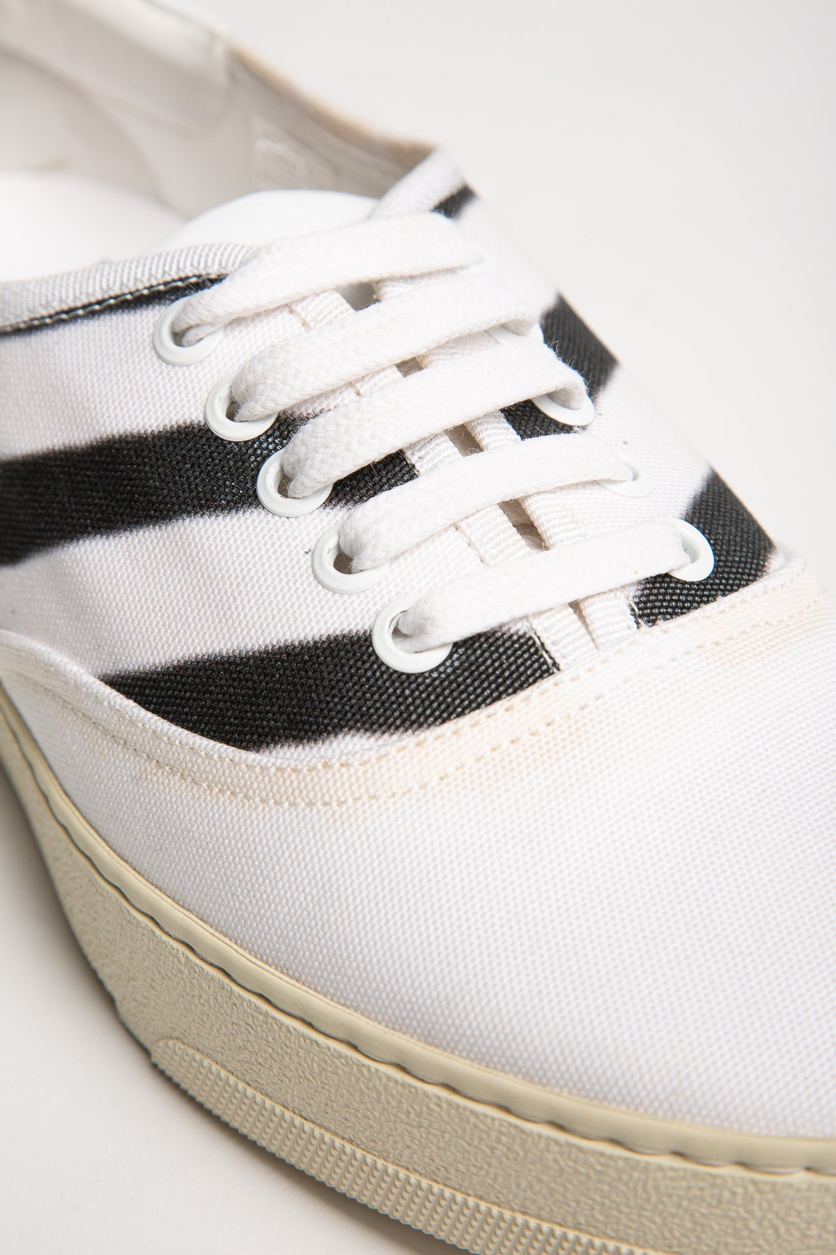 OFF-WHITE | SPRAY AUTHENTIC VANS - MAXFIELD LA
