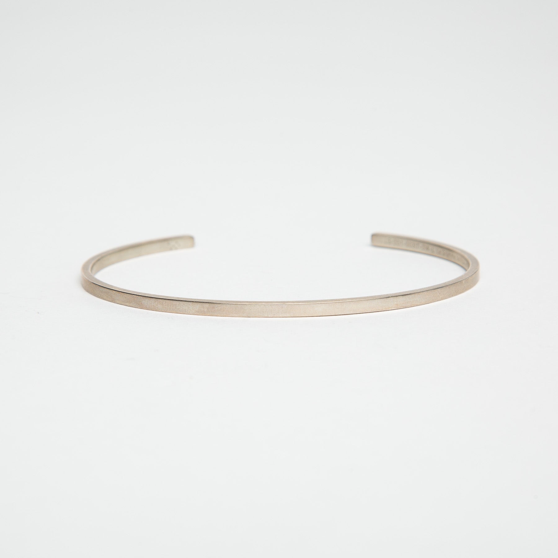 LE GRAMME | 7G POLISHED SILVER RIBBON CUFF BRACELET