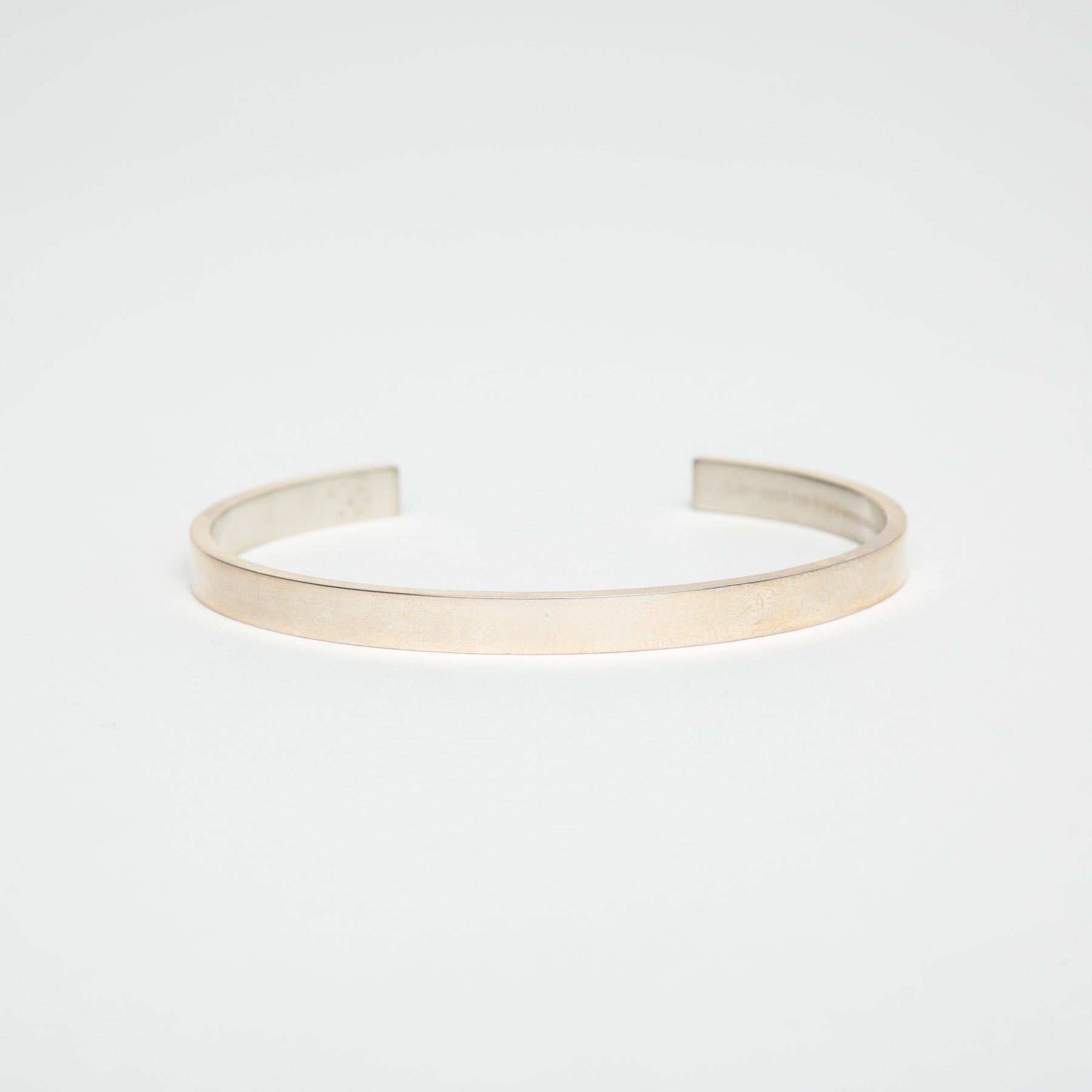 LE GRAMME | 15G POLISHED SILVER RIBBON CUFF BRACELET