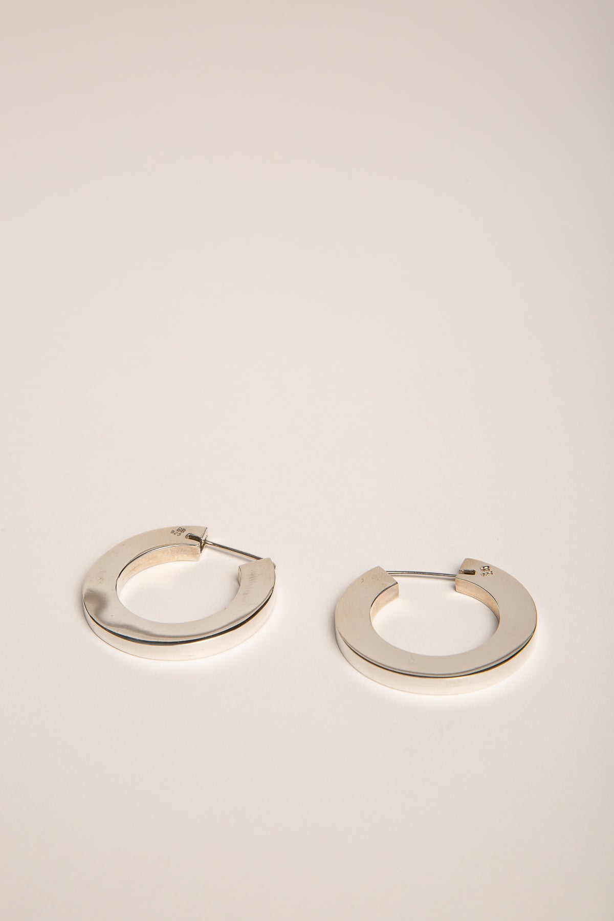SOPHIE BUHAI | MEDIUM FLAT HOOP EARRINGS