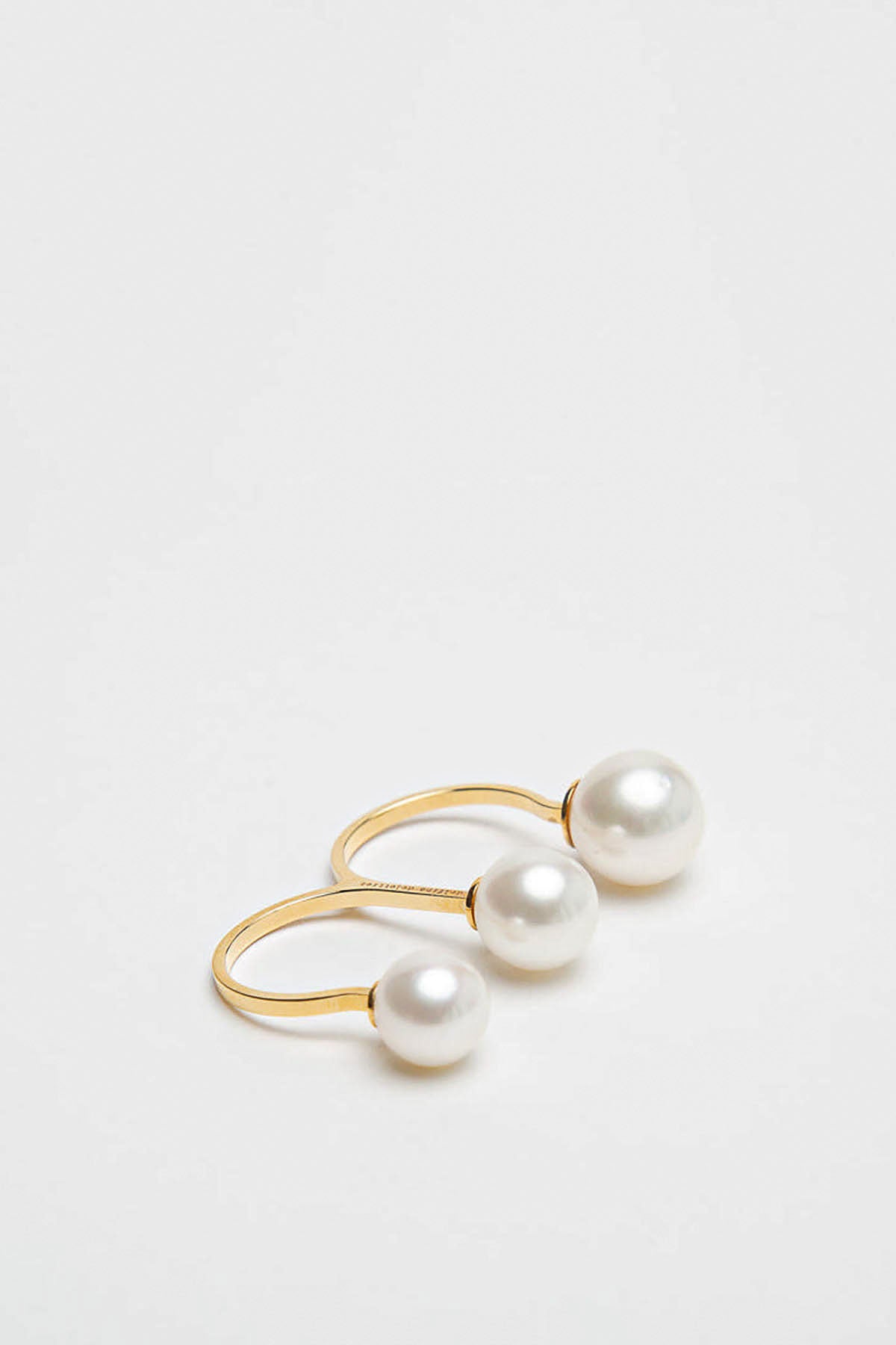 DELFINA DELETTREZ | TRIPLE PEARL RING