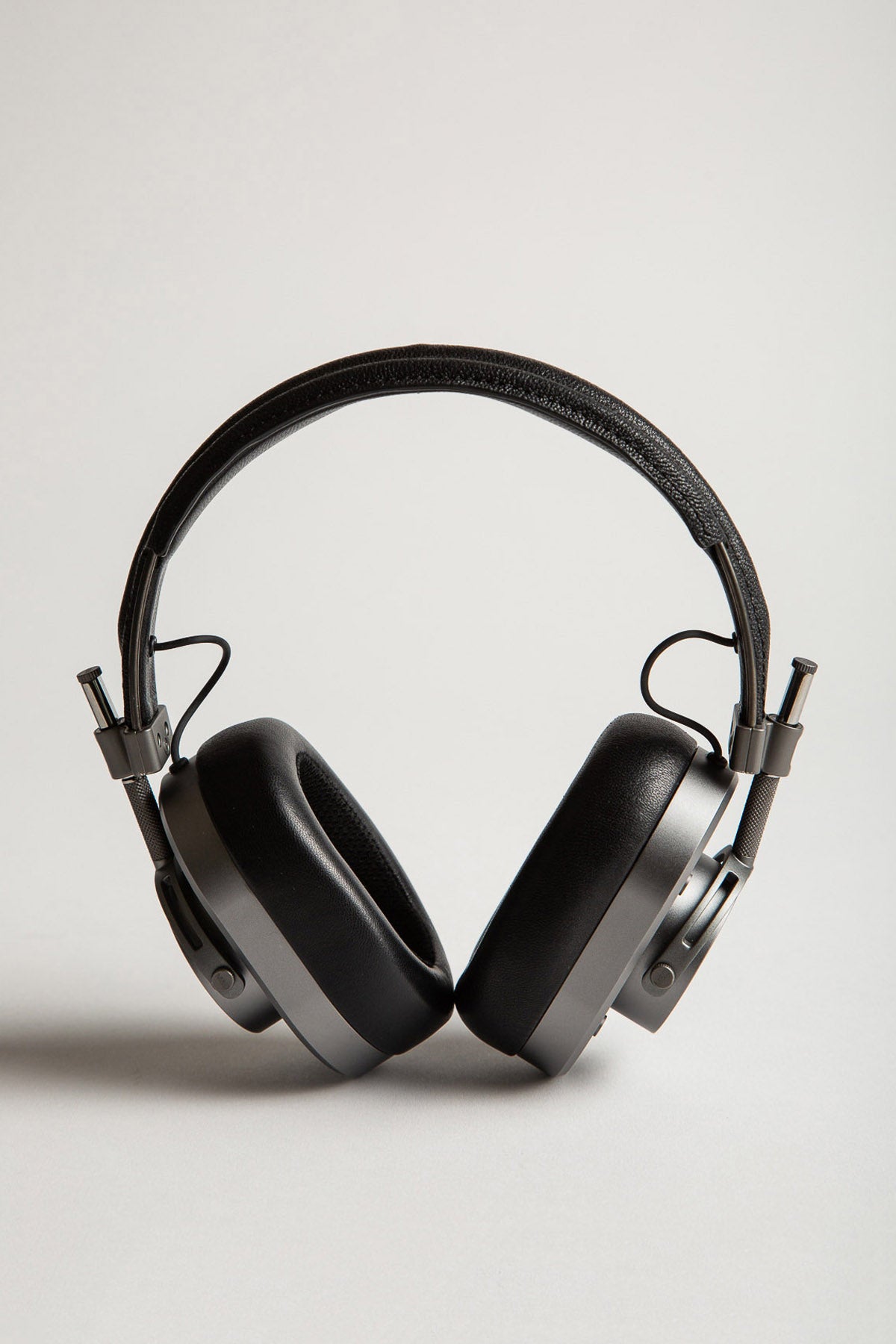 MASTER & DYNAMIC | THE ROLLING STONES MW40 WIRELESS HEADPHONES - MAXFIELD LA