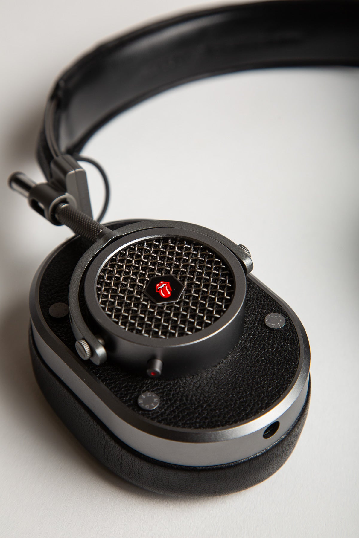 MASTER & DYNAMIC | THE ROLLING STONES MW40 WIRELESS HEADPHONES - MAXFIELD LA