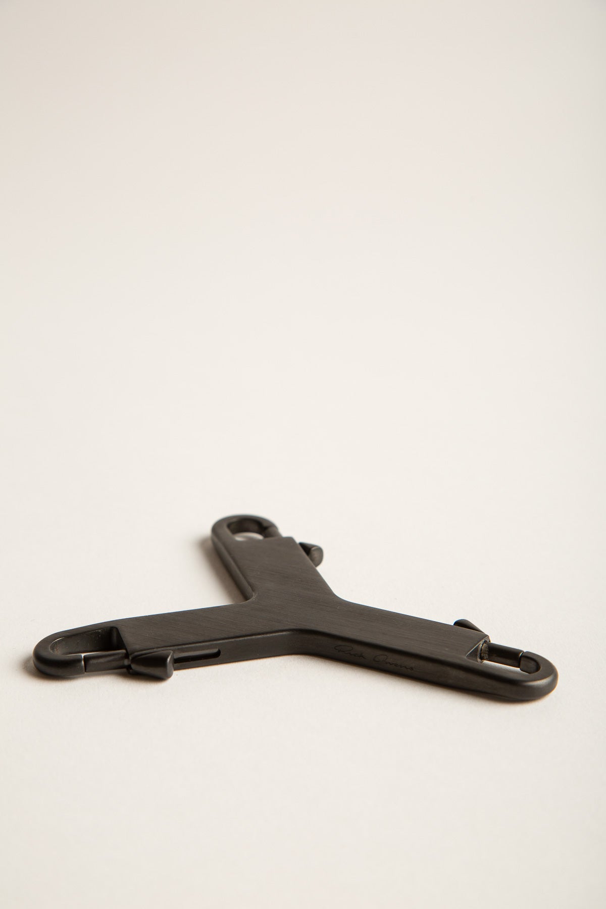 RICK OWENS | 3 PRONG KEYCHAIN - MAXFIELD LA