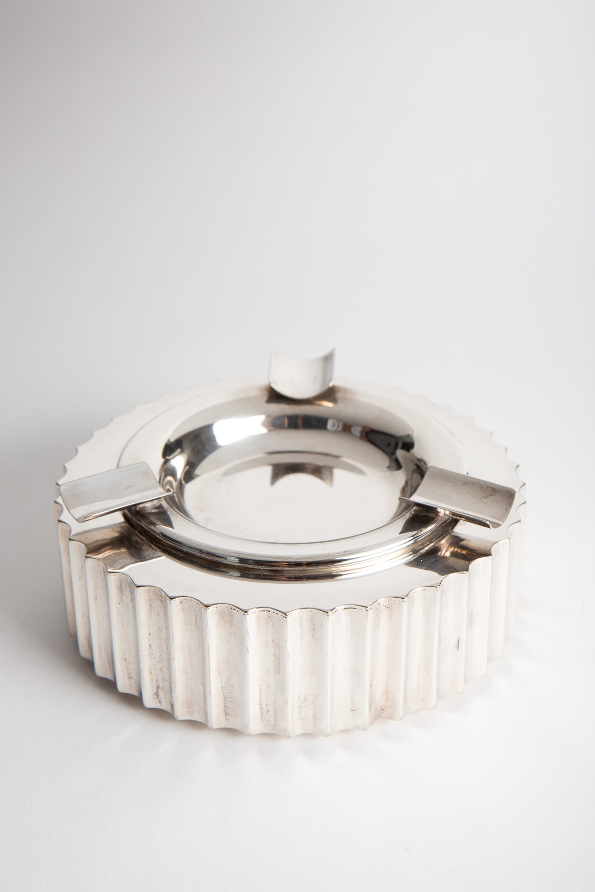 MAXFIELD PRIVATE COLLECTION | 1940'S MACHINE AGE ASHTRAY