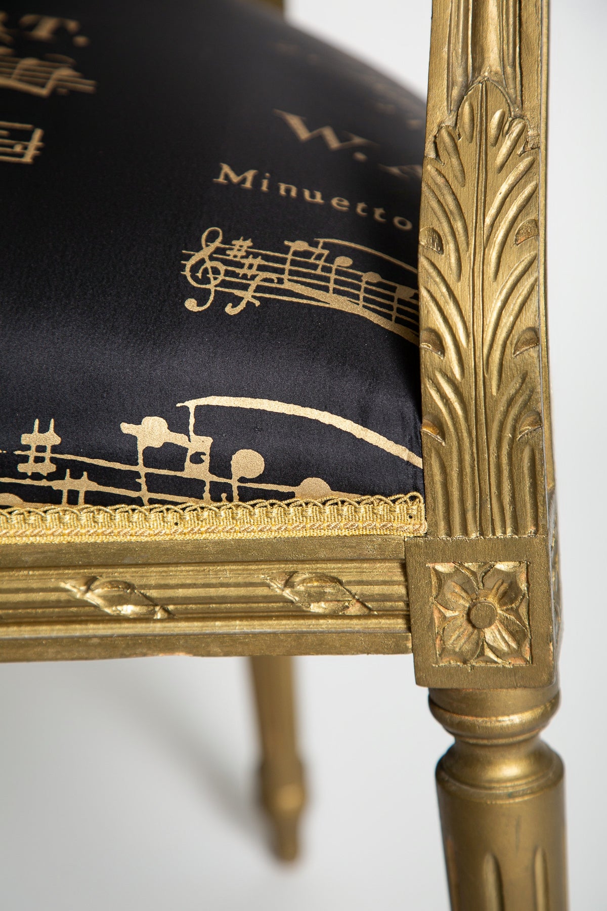 MAXFIELD PRIVATE COLLECTION | QUARTERMAINE OVAL BACK COUCH