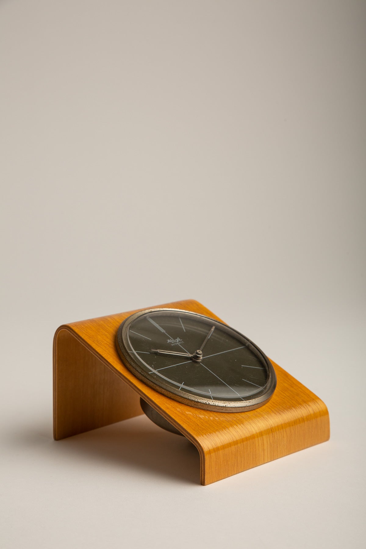 MAXFIELD PRIVATE COLLECTION | KIENZLE 1960'S MODERNIST DESK CLOCK