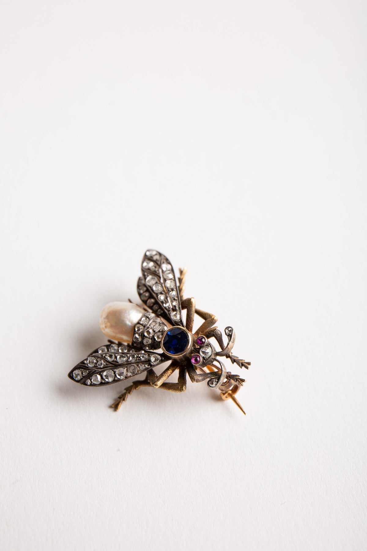 MAXFIELD PRIVATE COLLECTION | PEARL DIAMOND FLY PIN