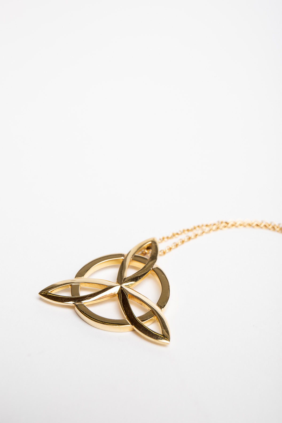 SARAH JANE WILDE | BLACK STAR GOLD NECKLACE