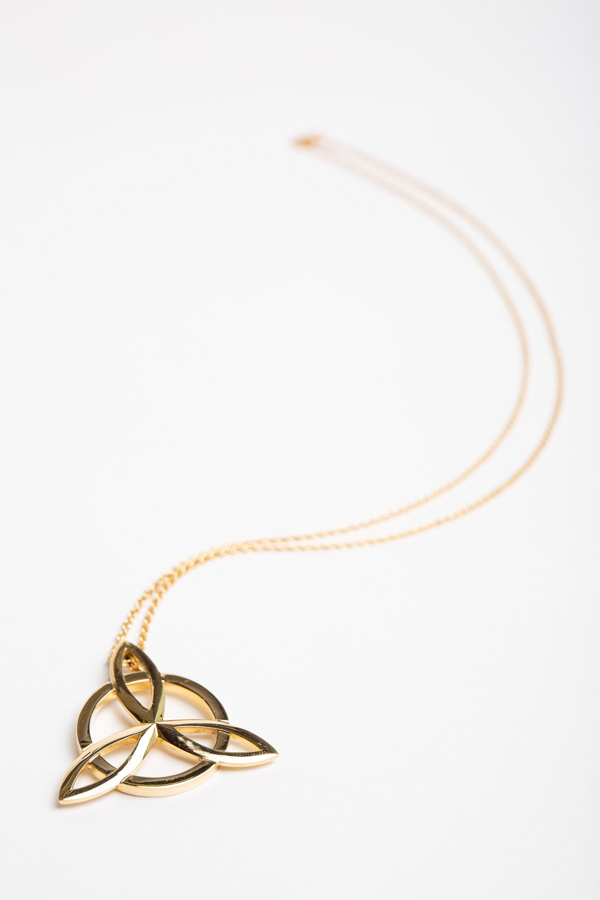 SARAH JANE WILDE | BLACK STAR GOLD NECKLACE