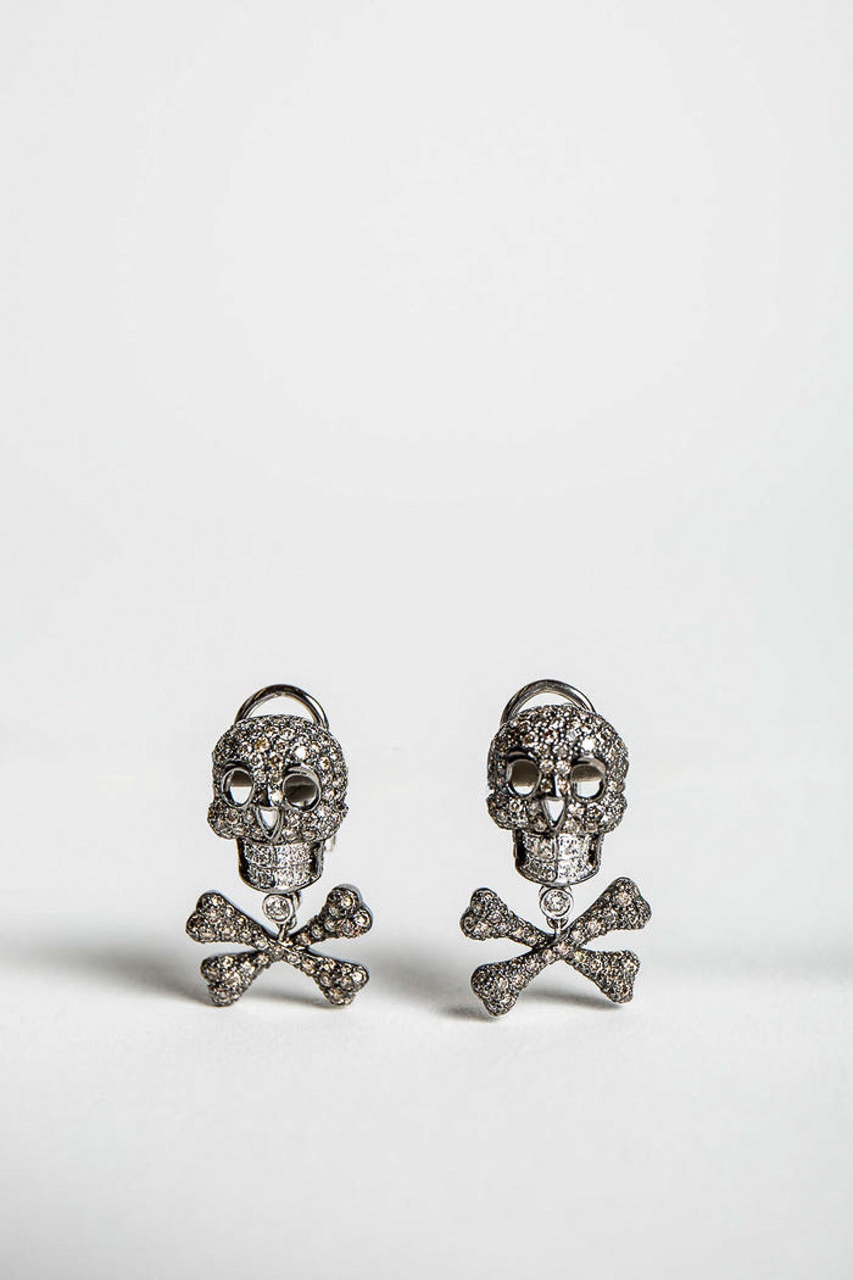MAXFIELD PRIVATE COLLECTION | DIAMOND SKULLBONE EARRINGS