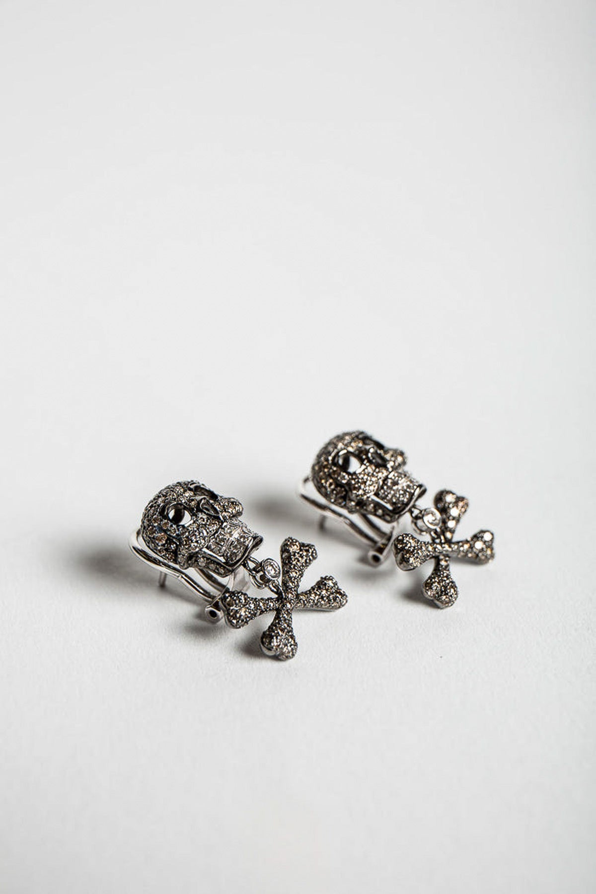 MAXFIELD PRIVATE COLLECTION | DIAMOND SKULLBONE EARRINGS