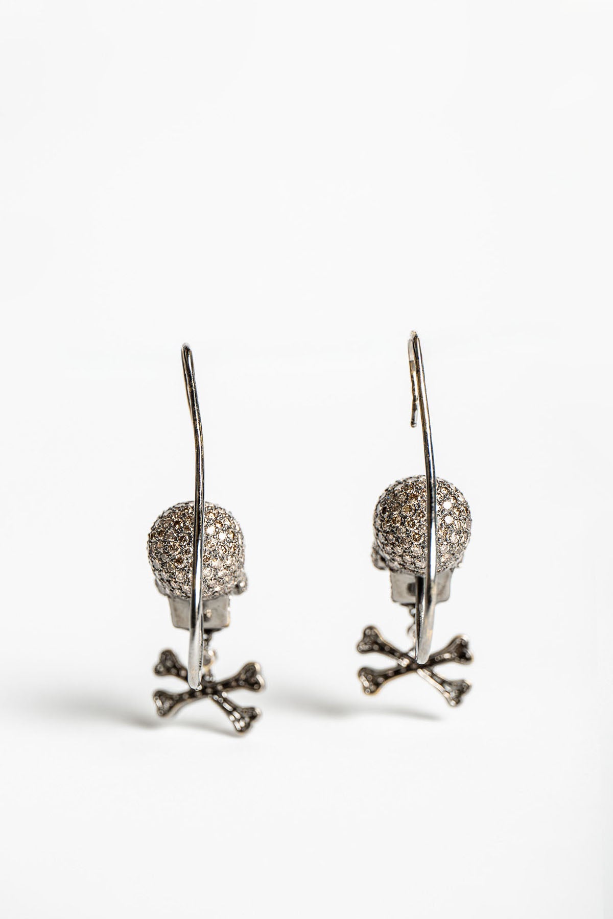 MAXFIELD PRIVATE COLLECTION | BROWN DIAMOND SKULLBONE EARRINGS - MAXFIELD LA
