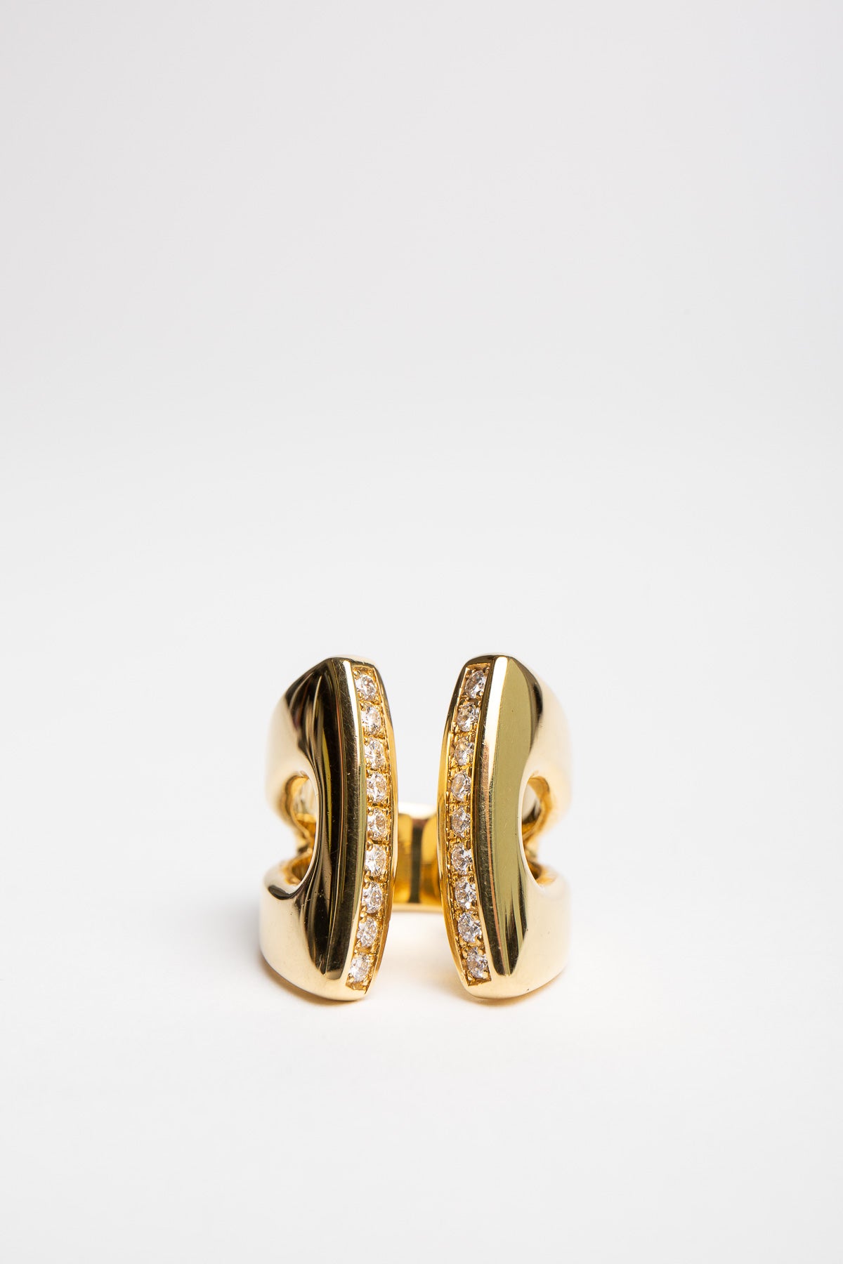 SARAH JANE WILDE | LARGE GOLD & WHITE DIAMOND RING - MAXFIELD LA