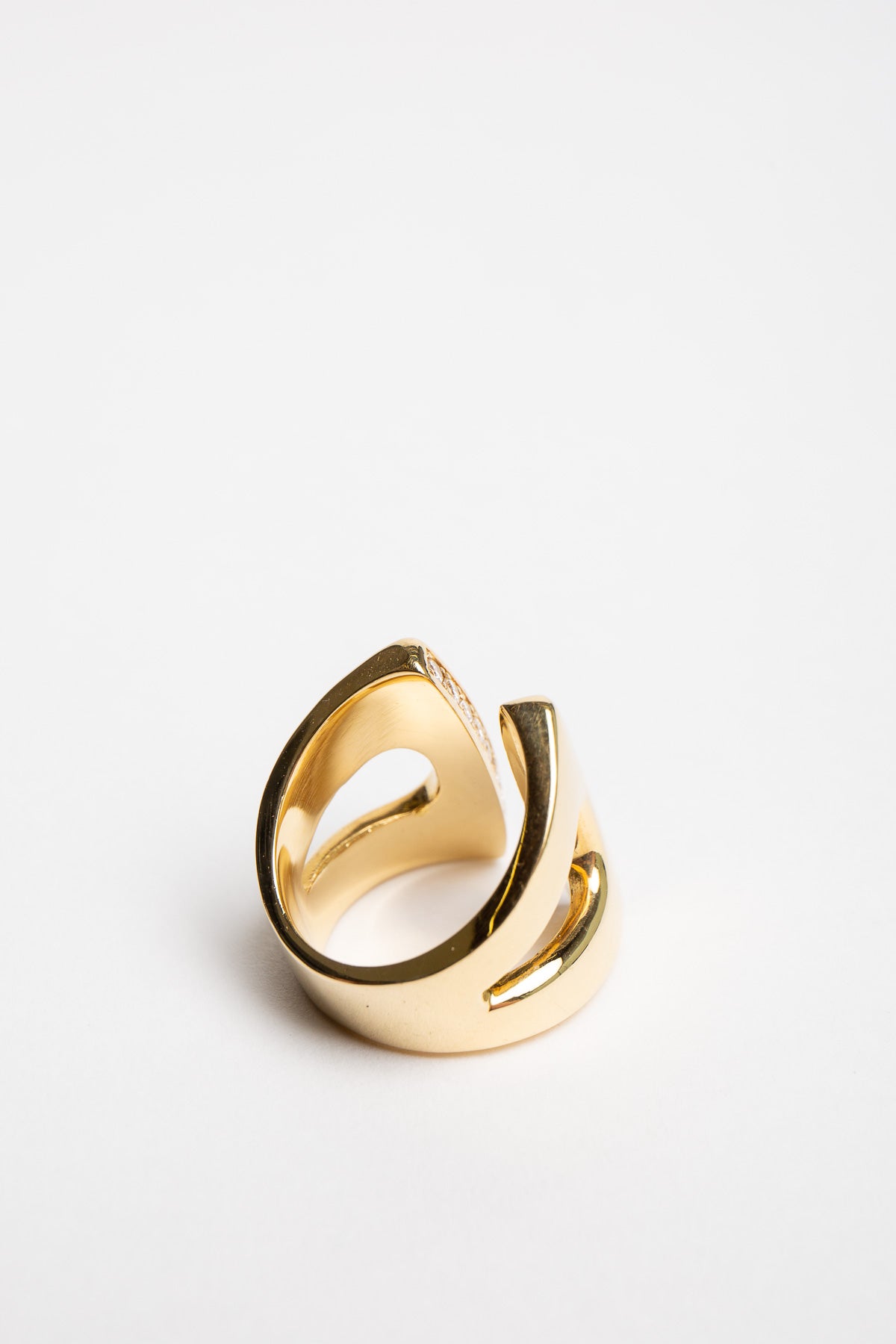 SARAH JANE WILDE | LARGE GOLD & WHITE DIAMOND RING - MAXFIELD LA
