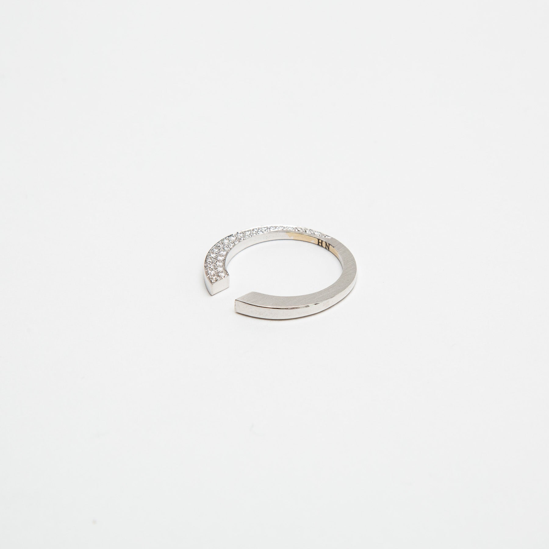 HADAR NORNBERG | HALF DIAMOND TITLED RING
