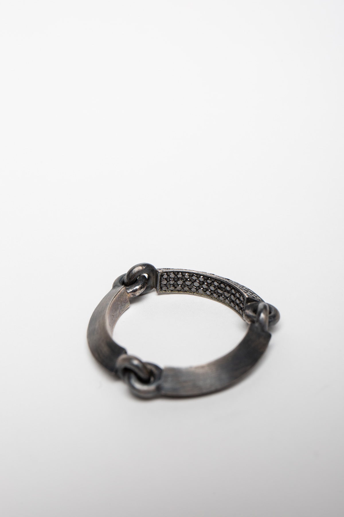 MAOR | TILTED AXIS BLACK DIAMOND RING