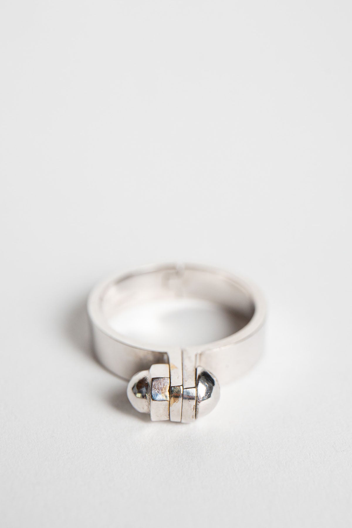 CARTIER | 1971 WHITE GOLD BOLT RING