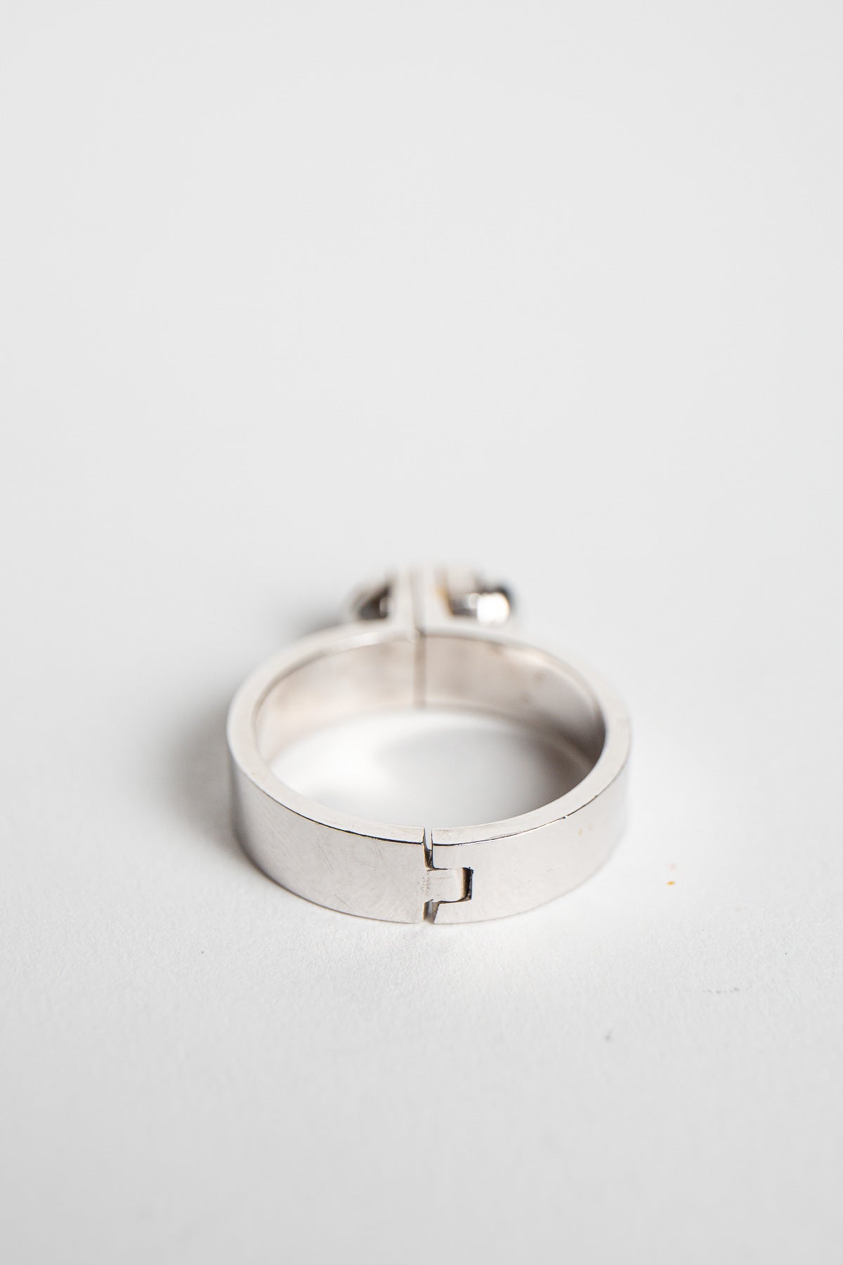 CARTIER | 1971 WHITE GOLD BOLT RING