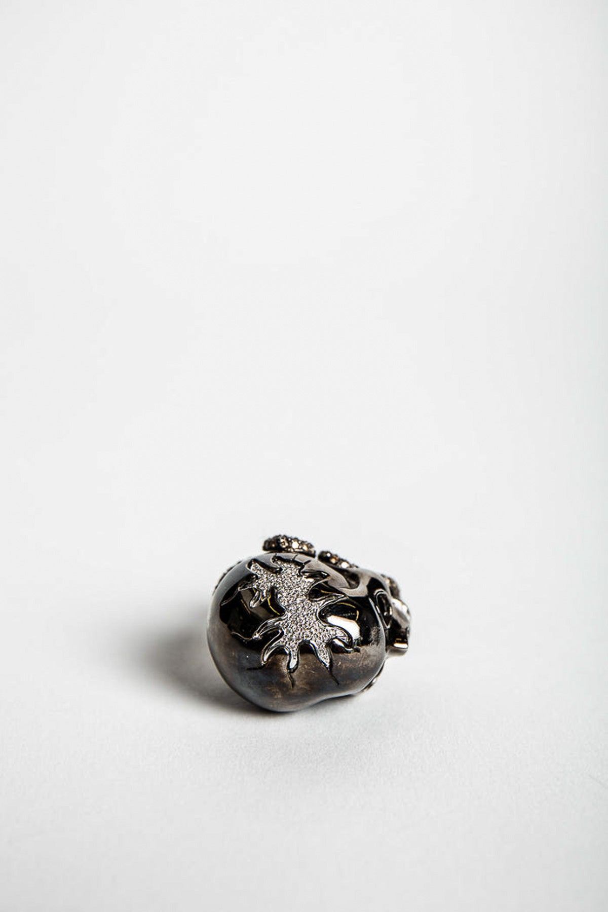 MAXFIELD PRIVATE COLLECTION | DIAMOND SKULL SNAKE RING