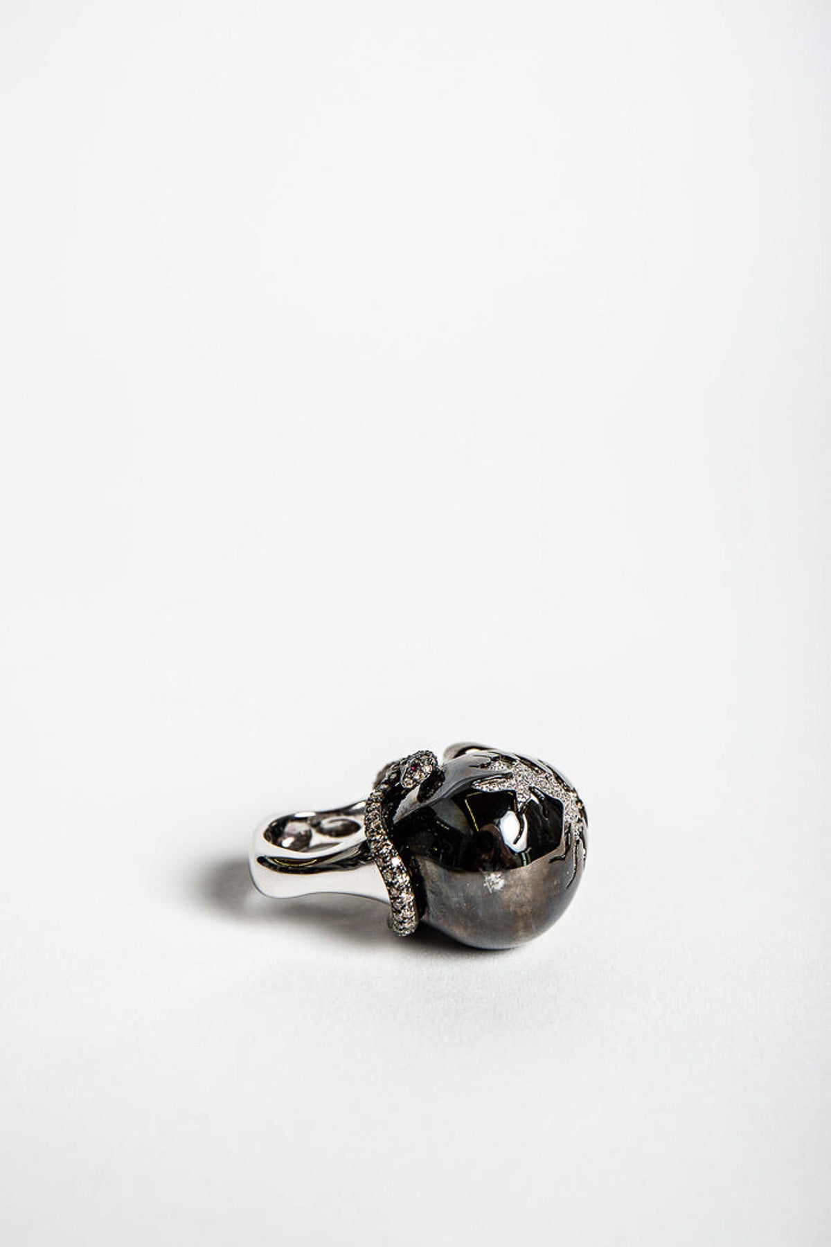 MAXFIELD PRIVATE COLLECTION | DIAMOND SKULL SNAKE RING