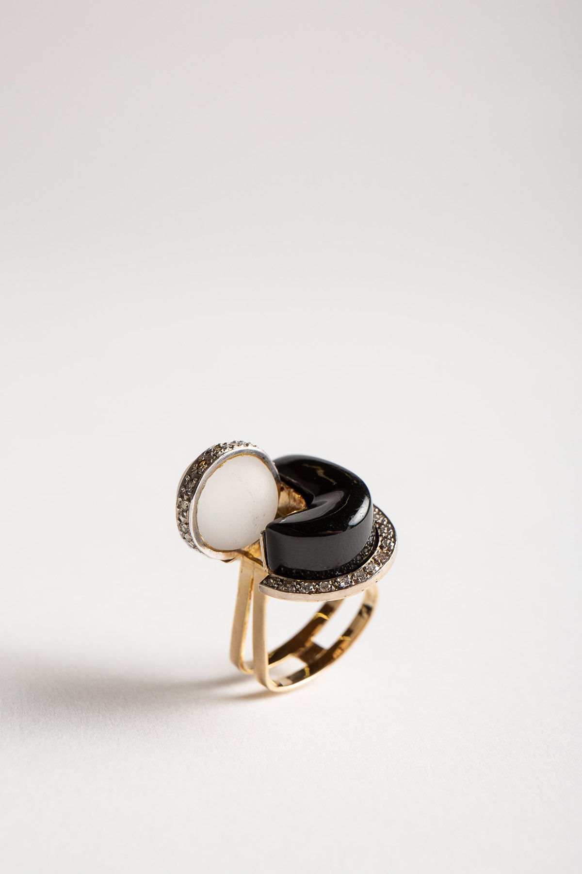 MAXFIELD PRIVATE COLLECTION | 1970'S ONYX QUARTZ RING