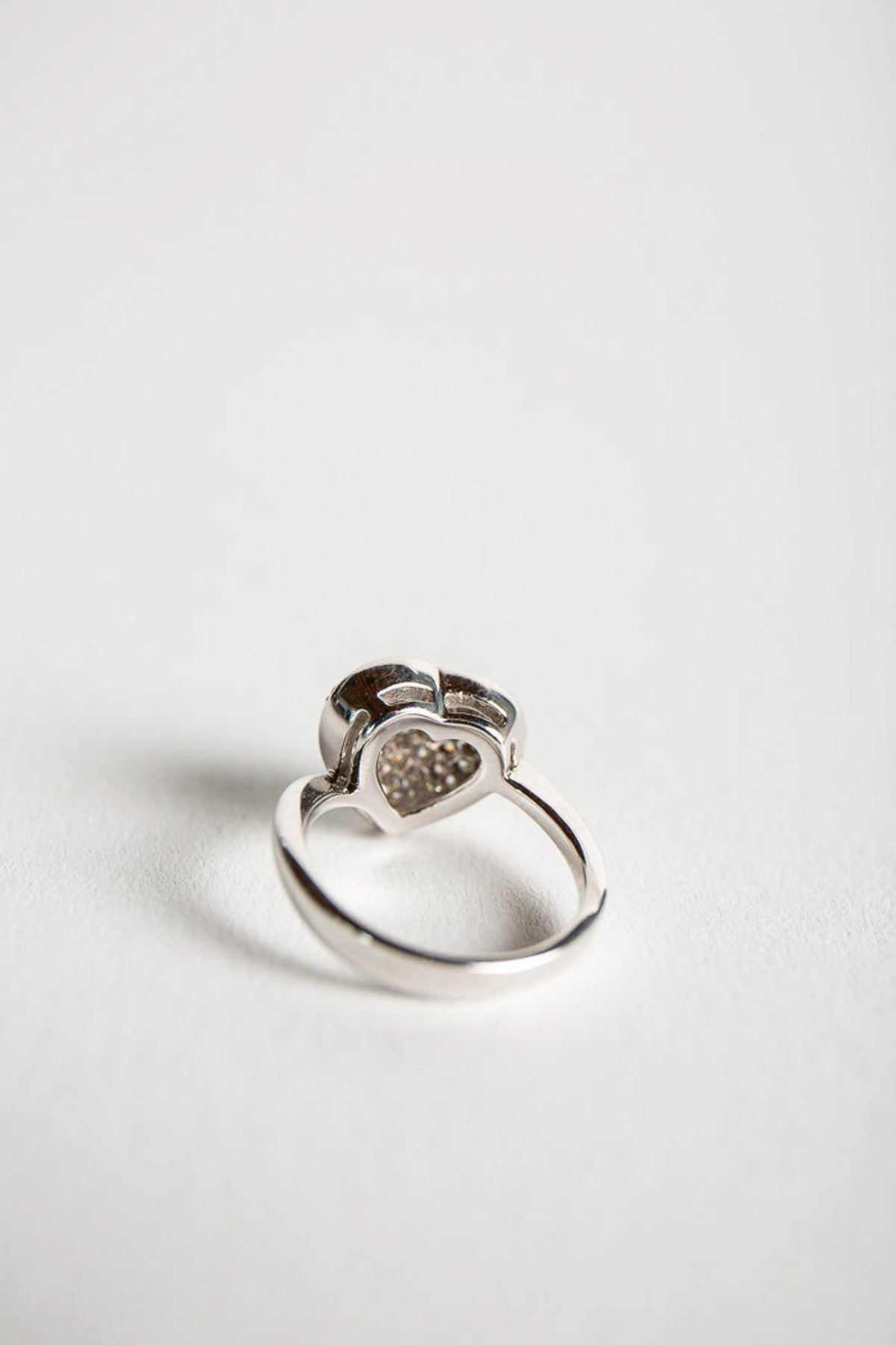 MAXFIELD PRIVATE COLLECTION | WHITE GOLD HEART RING