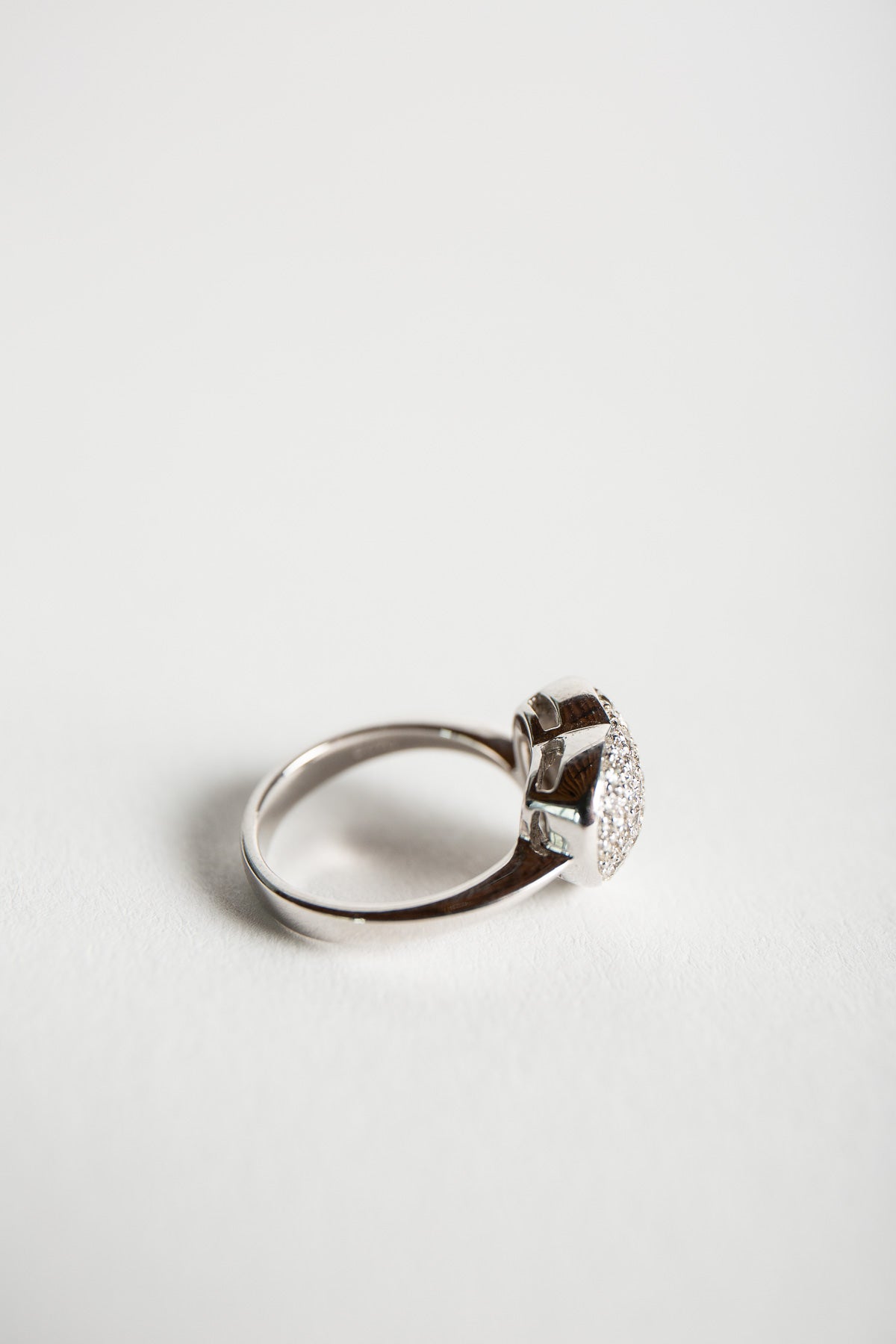 MAXFIELD PRIVATE COLLECTION | WHITE GOLD HEART RING