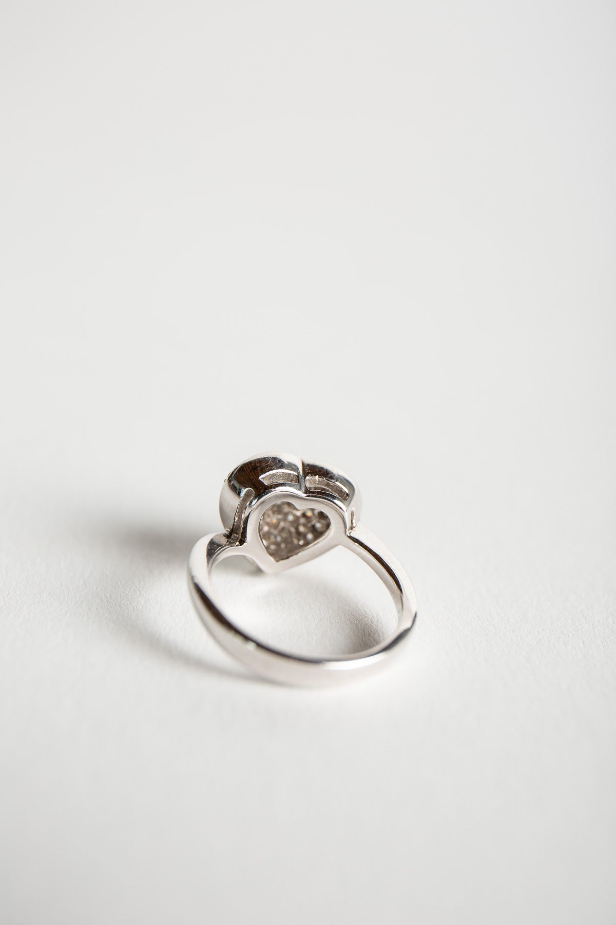 MAXFIELD PRIVATE COLLECTION | WHITE GOLD HEART RING