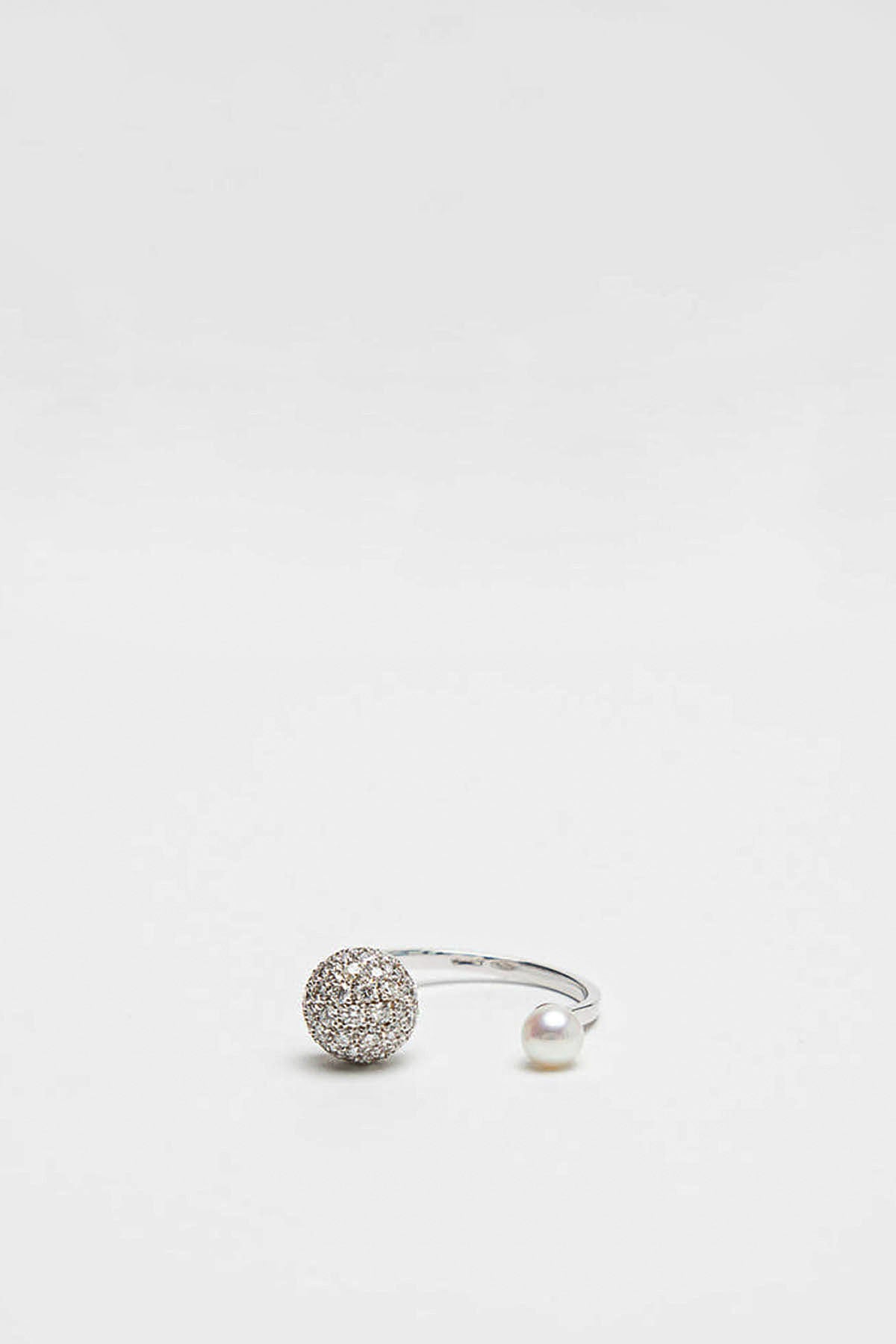 DELFINA DELETTREZ | SPHERE DIAMOND PEARL RING