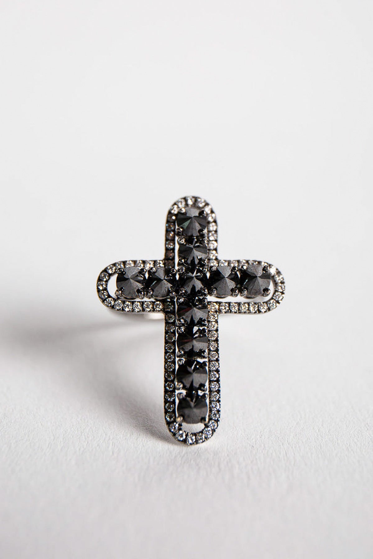 MAXFIELD PRIVATE COLLECTION | BLACK DIAMOND CROSS RING
