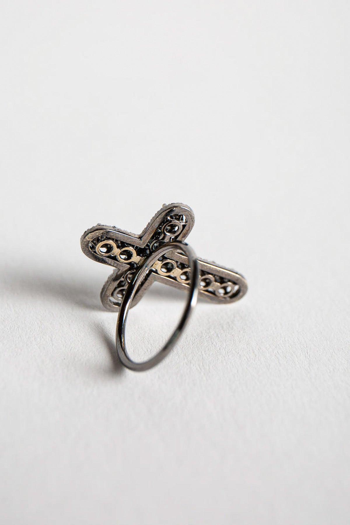MAXFIELD PRIVATE COLLECTION | BLACK DIAMOND CROSS RING