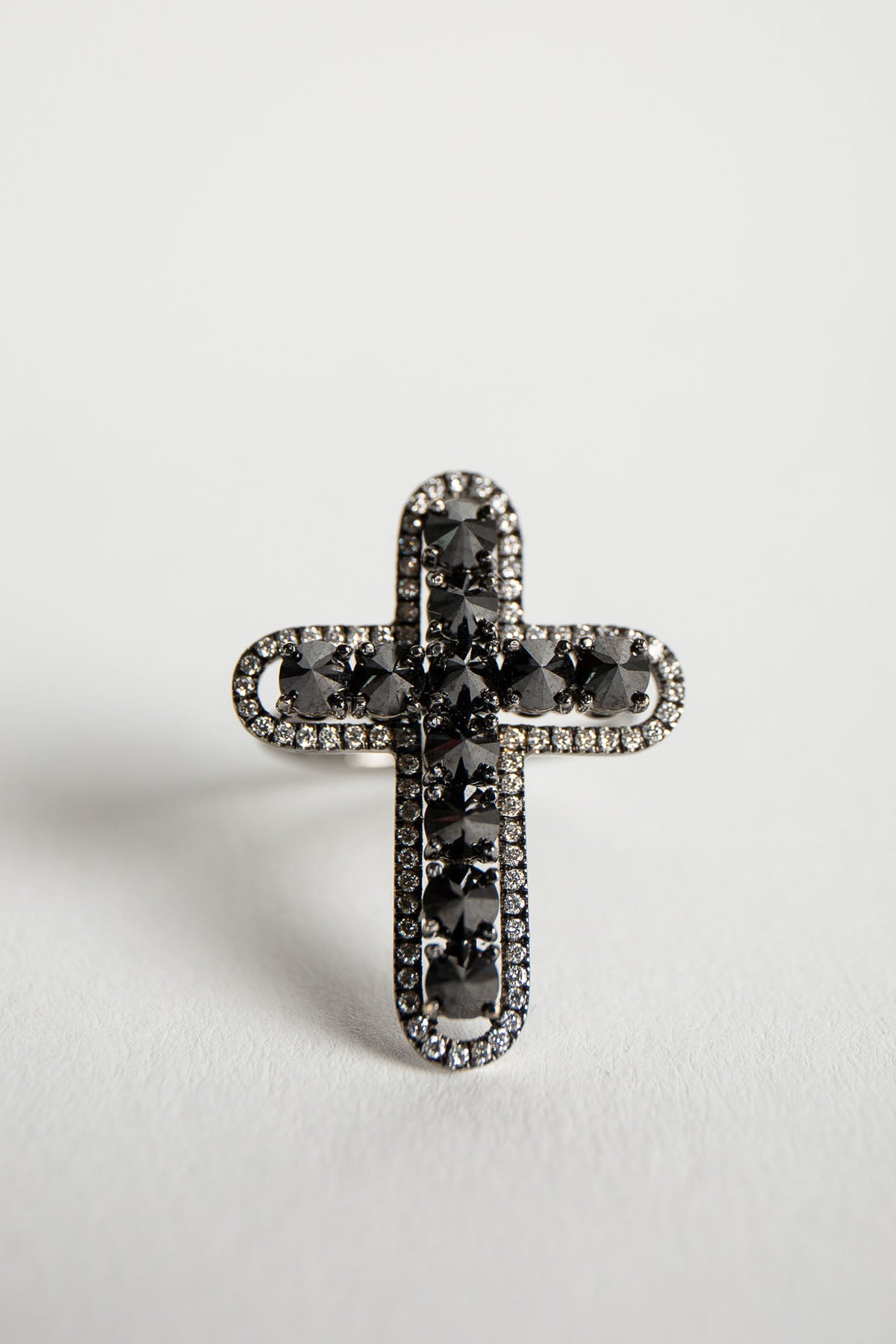 MAXFIELD PRIVATE COLLECTION | BLACK DIAMOND CROSS RING
