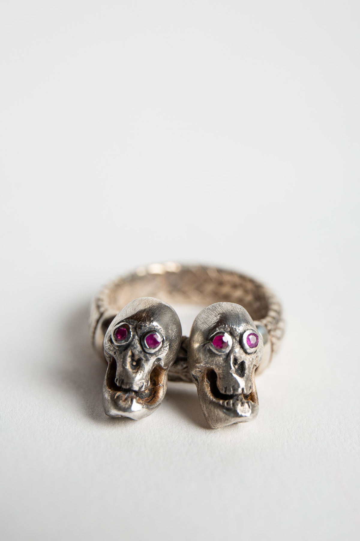 MAX-SS | RUBY DOUBLE SKULL RING