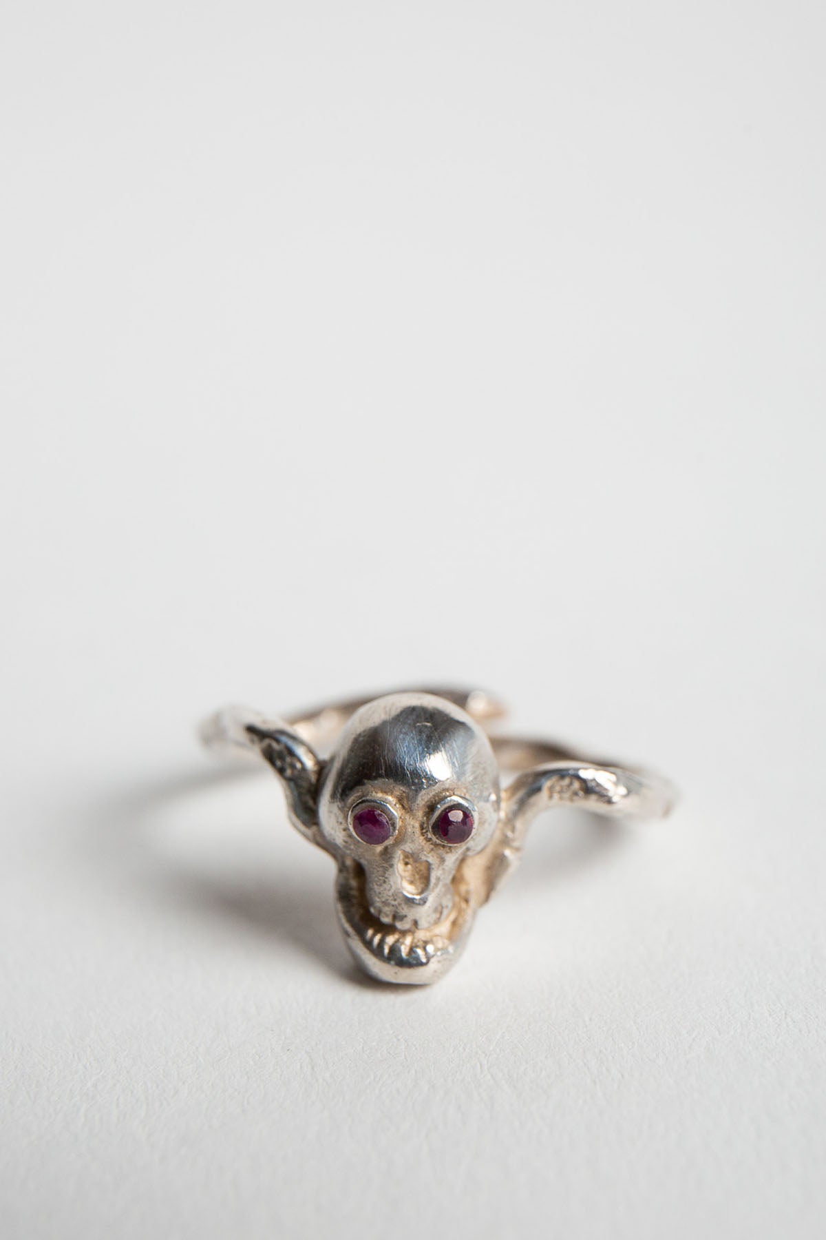 MAX-SS | RUBY SINGLE SKULL RING