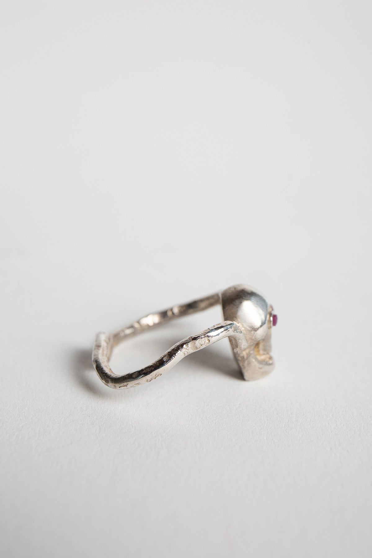 MAX-SS | RUBY SINGLE SKULL RING