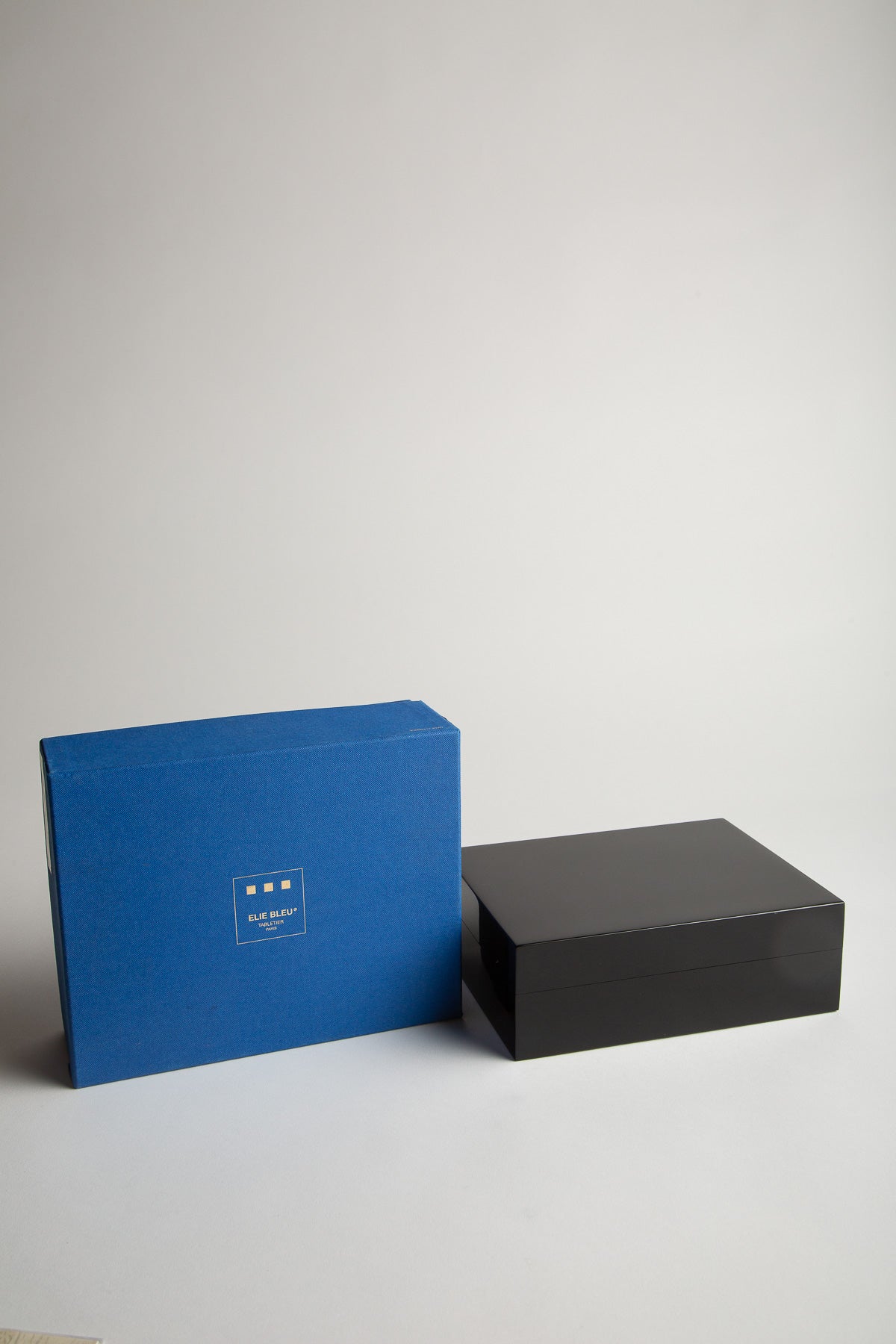 ELIE BLEU | GAME BOX