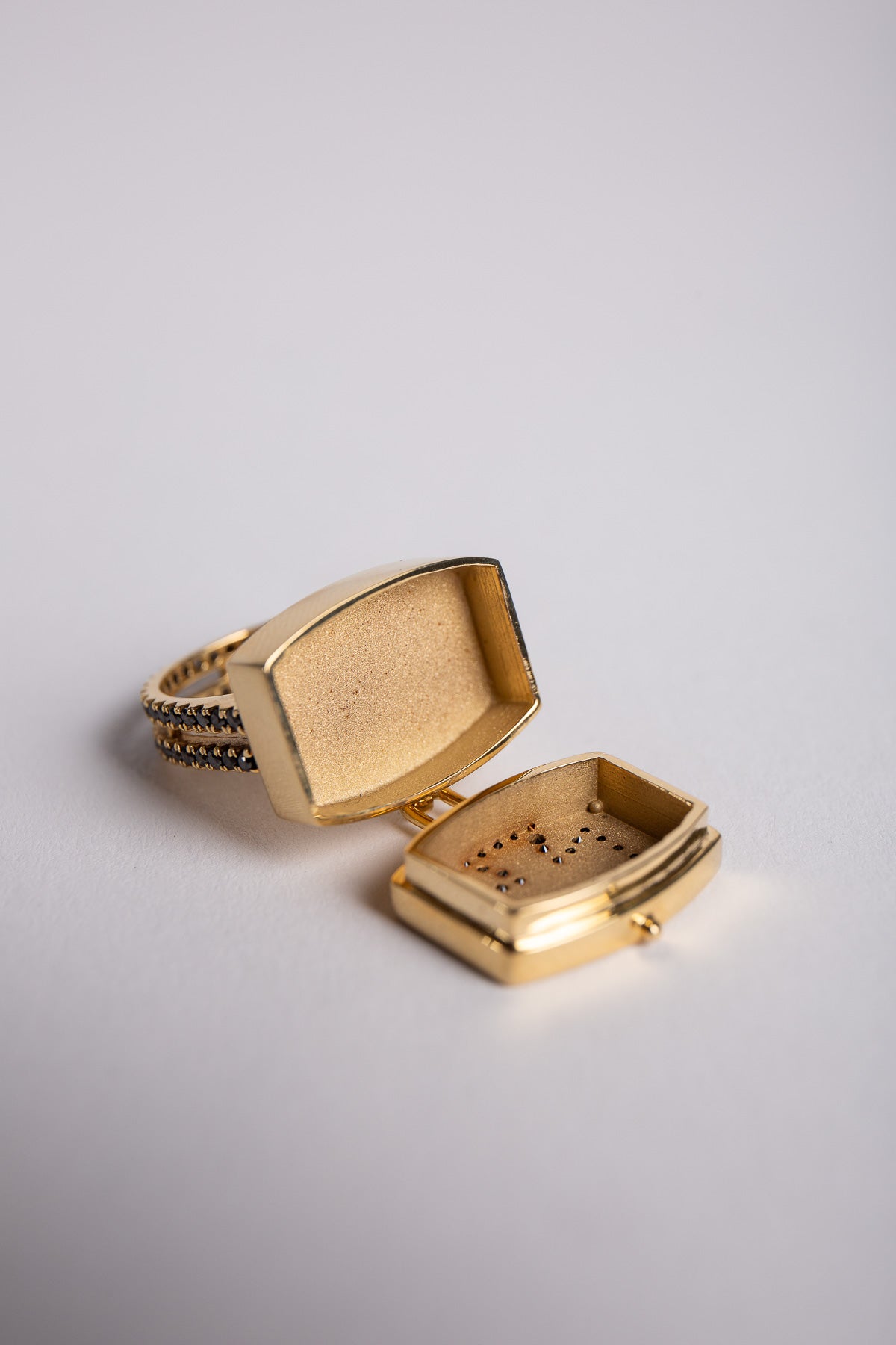 JOANNE FISKE | BLACK DIAMOND CROSS RING