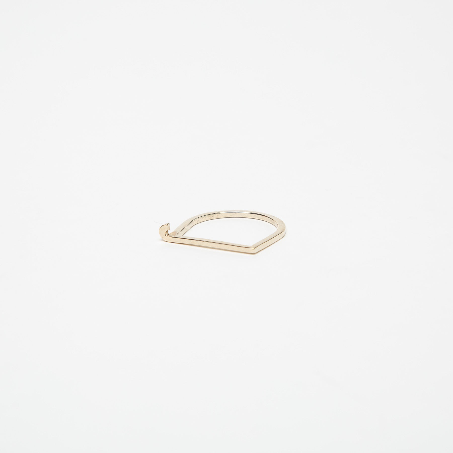 KWIT | 14K WHITE GOLD LETTER J RING