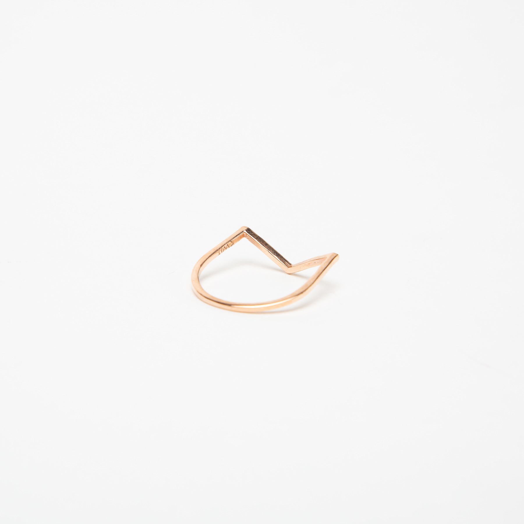 KWIT | 14K ROSE GOLD LETTER V RING