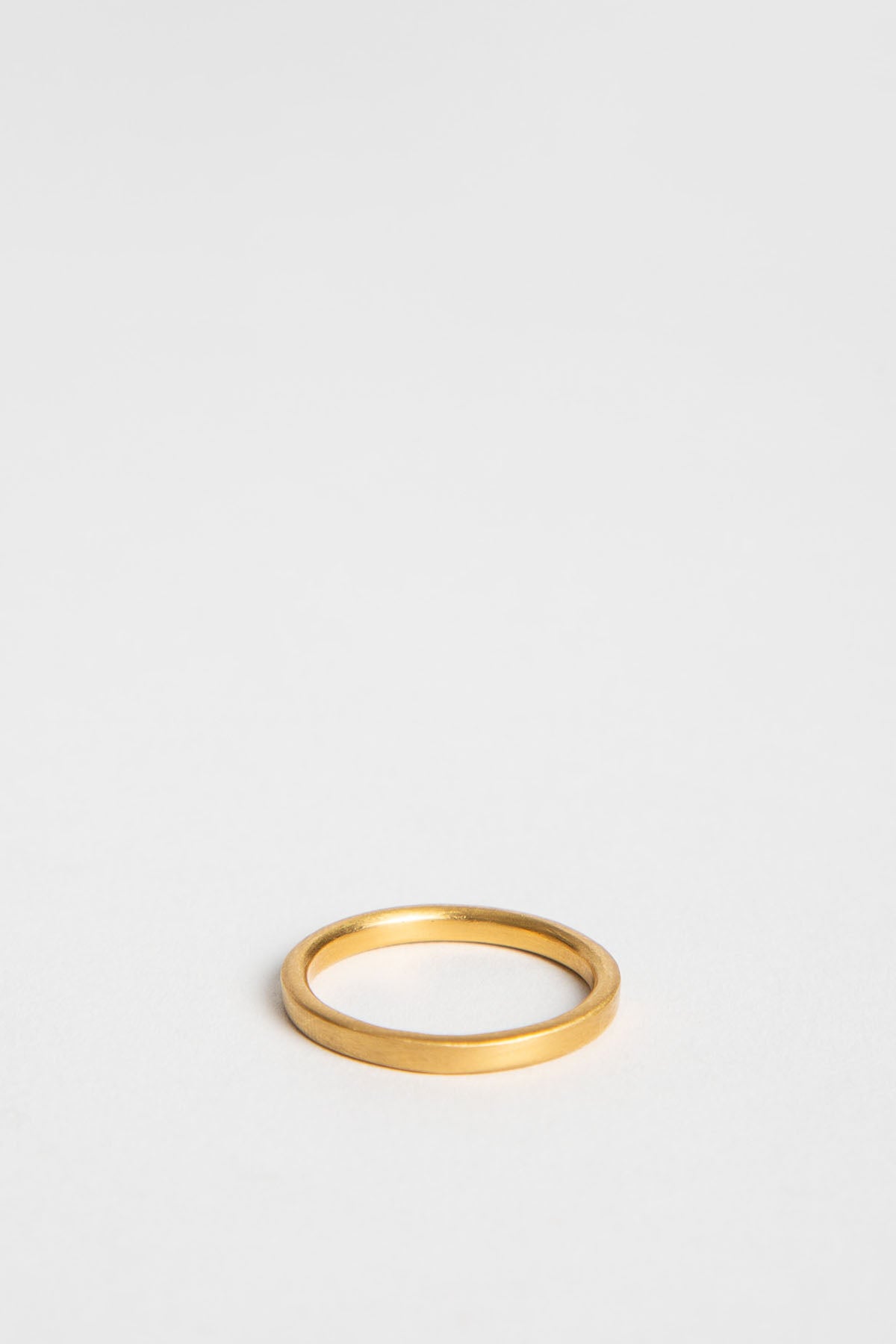 Eli Halili | Thin Gold Emerald Band