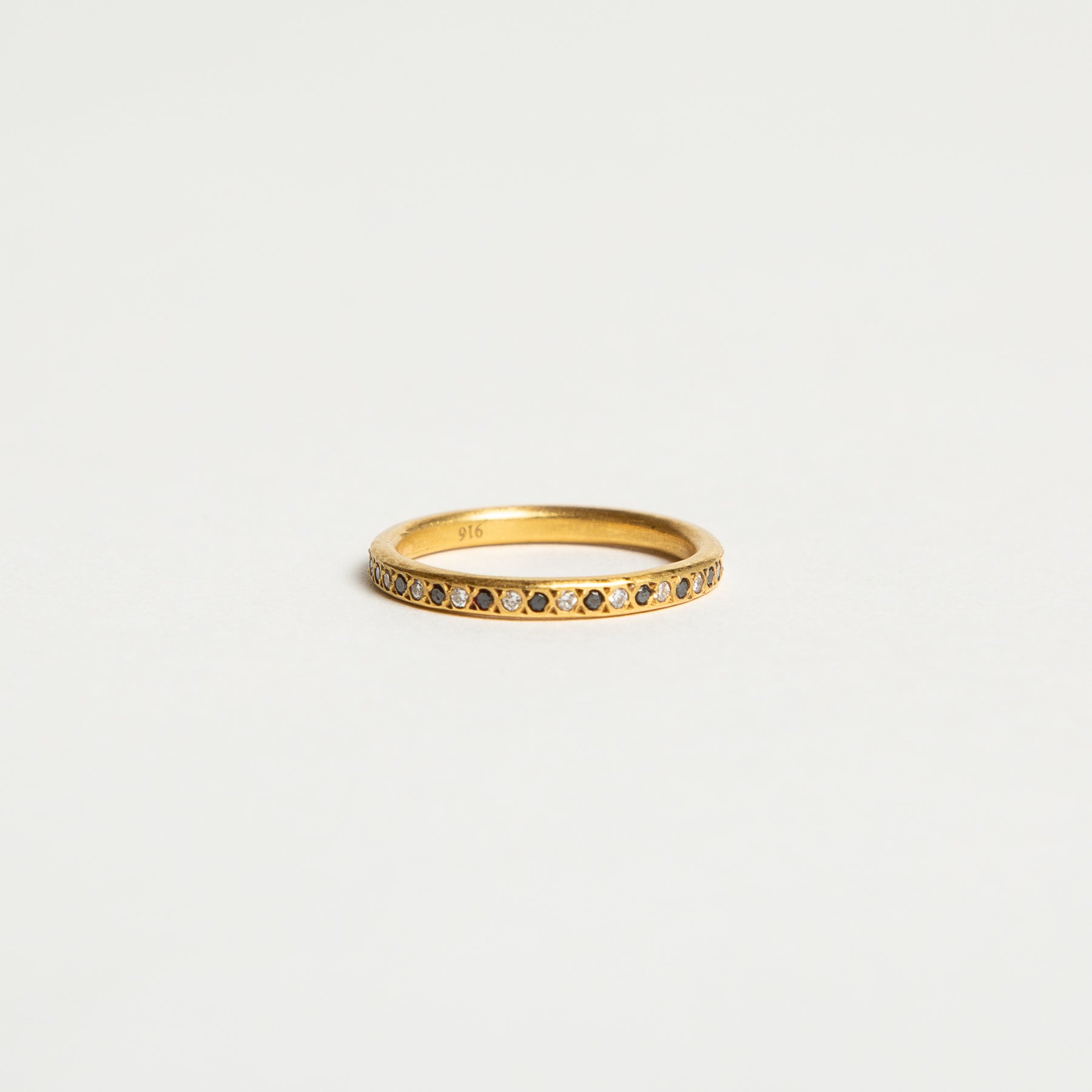 ELI HALILI | WHITE & BLACK DIAMOND RING
