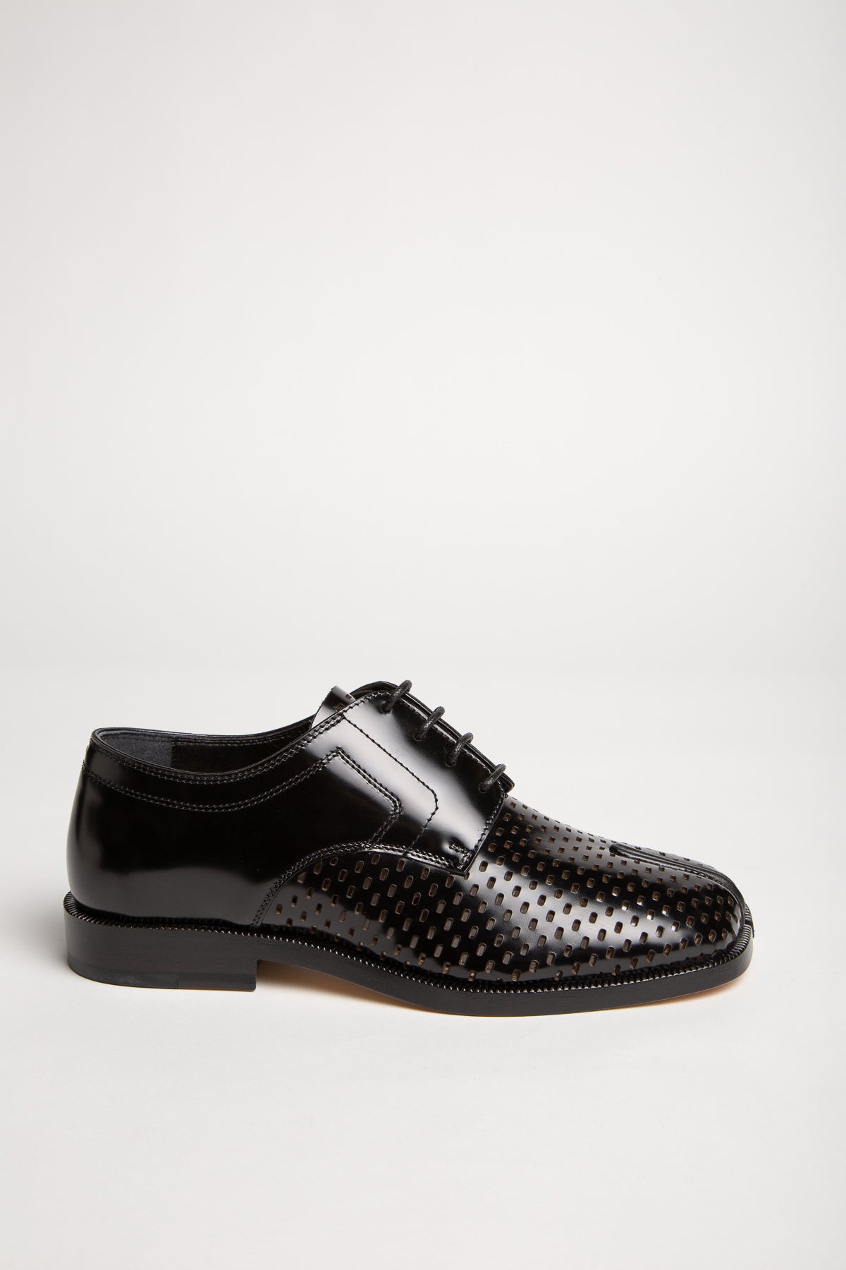 MAISON MARGIELA | TABI PERFORATED OXFORD SHOES - MAXFIELD LA